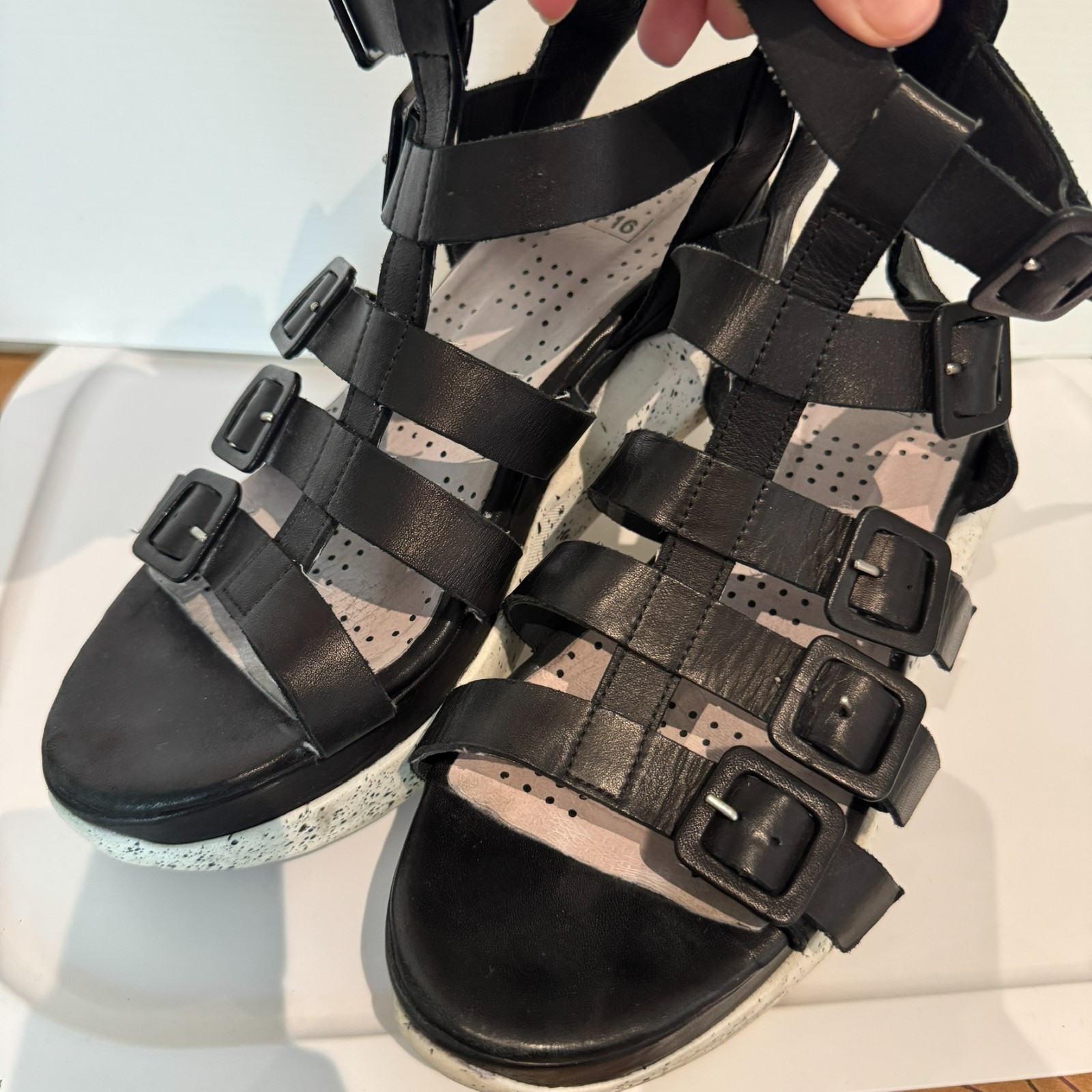 PF16 Italy Black Leather Platform Gladiator Sandals Buckle Up Size EU 41