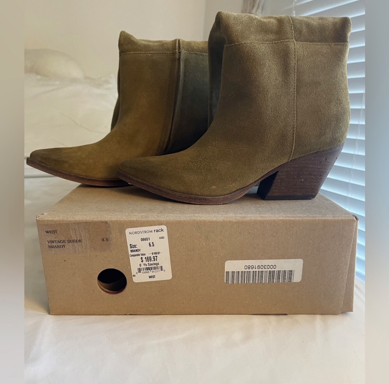 NIB GOLO western chic suede boots 6.5 Women