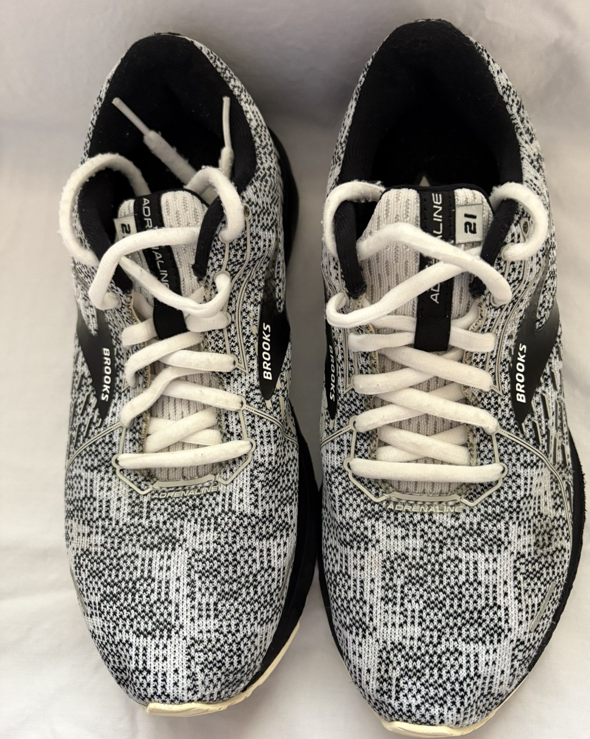 Brooks Women’s Adrenaline 21 Size 8.5 Black And Grey And White
