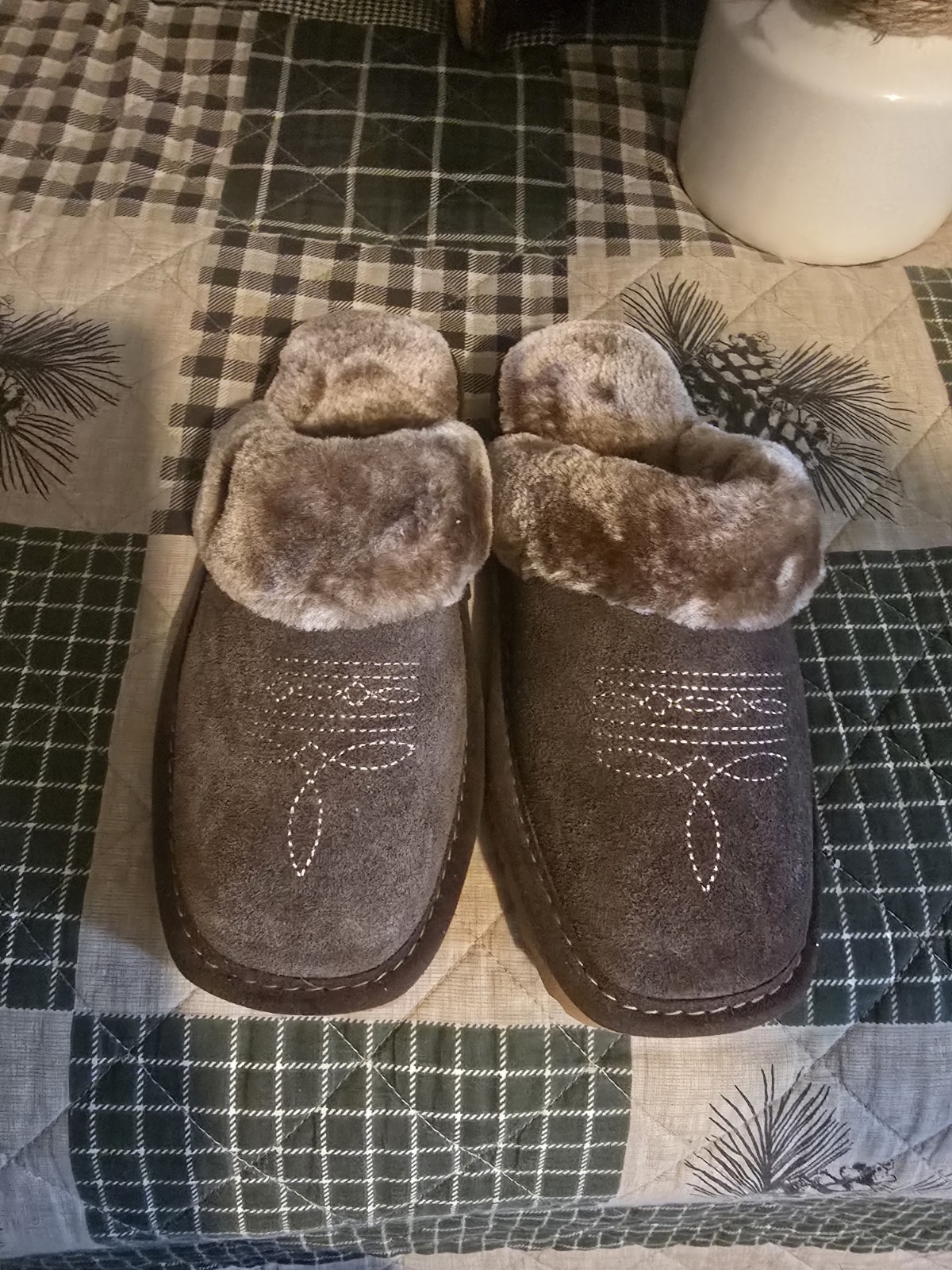 Ariat Treasures Memory Foam Womens Brown Suede Faux Fur Lined Slippers 7