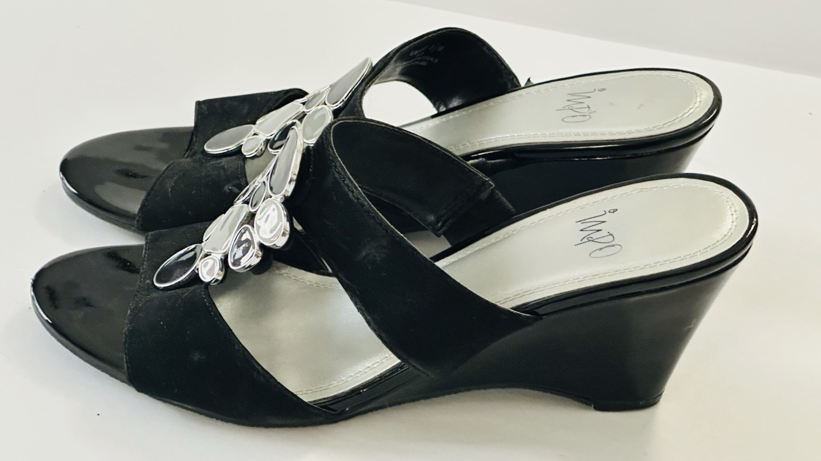 Impo Women’s Black Slip-On Wedge Slide Sandals Silver Beaded Accents 8.5