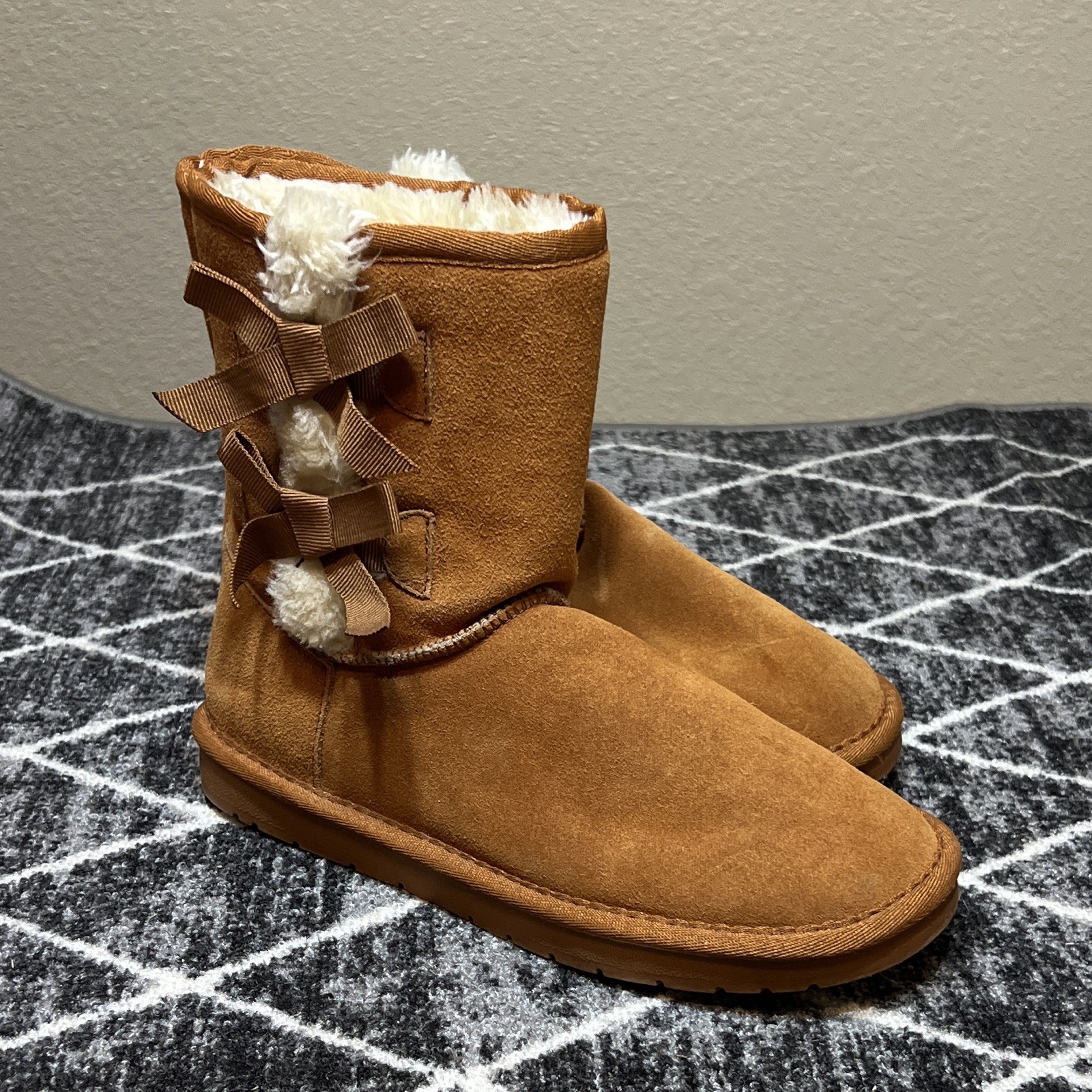 New Size 8 Women’s Serra Suede Boots w/Bows Accents Fur Lined
