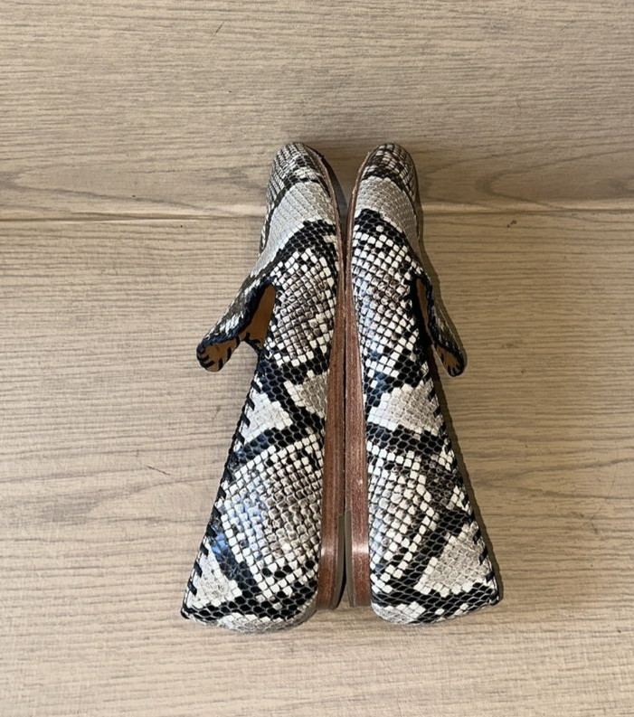 VERONICA BEARD SNAKE PRINT LEATHER SEMI ROUND TIP DETAIL CASUAL FLATS Sz 39.5M