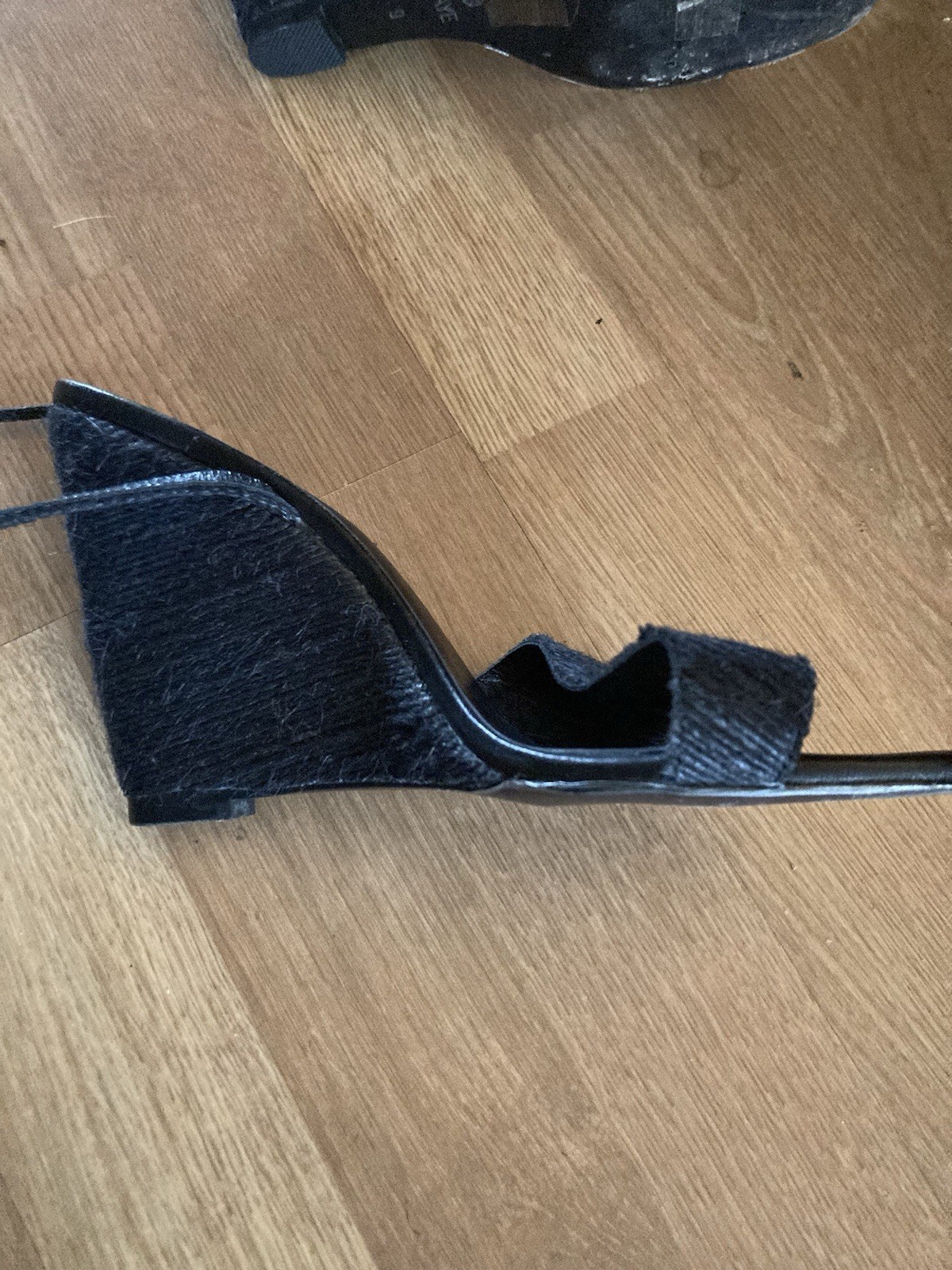 Classy Style Women’s black wedge Shoes size 9