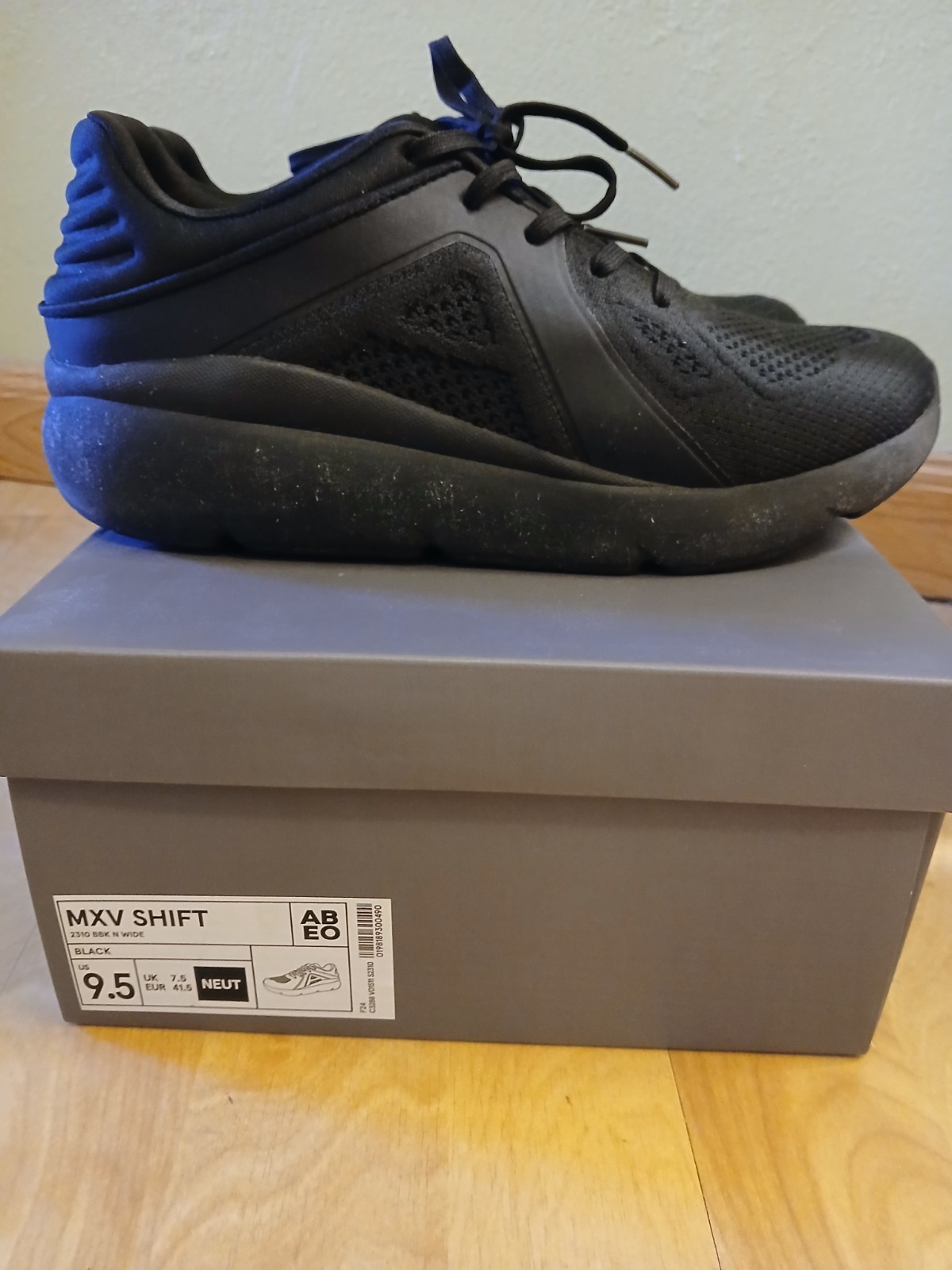 ABEO MXV Shift 9.5 Wide Black Womens Lace-Up Athletic Sneakers Textile Rubber.