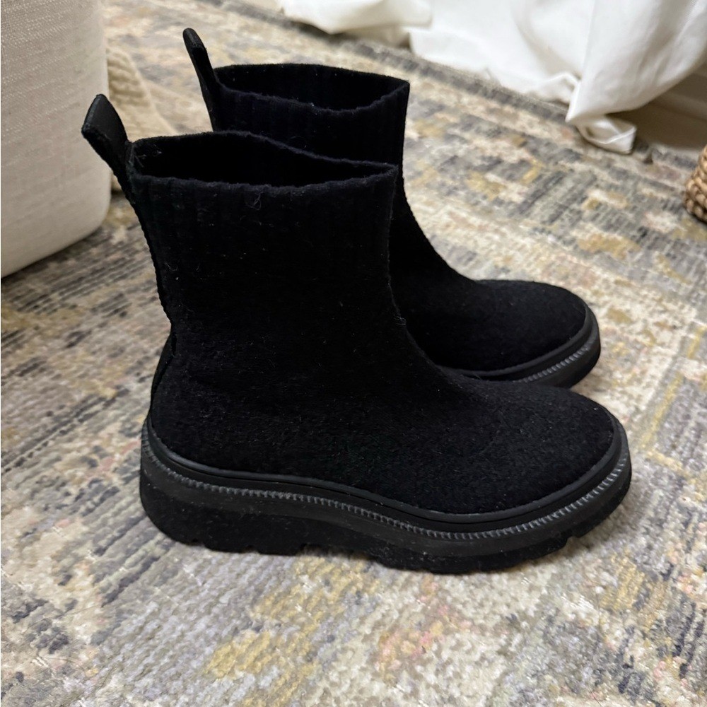 Sofft Provea knit sock black Ankle Boots with a chunky platform lug sole