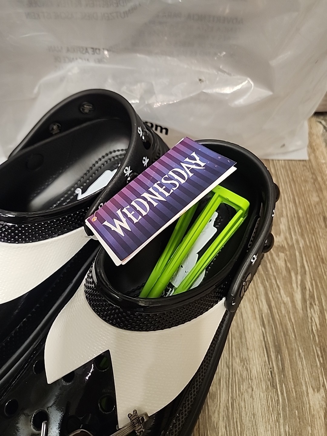 WEDNESDAY ADDAMS X CROCS STOMP CLOGS NWT NEW IN BAG Size W8 / M6