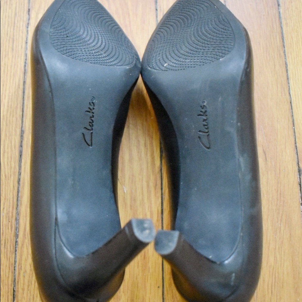 Clarks Classic Office & Business Casual Black Leather Pointed-Toe Heels Size 8