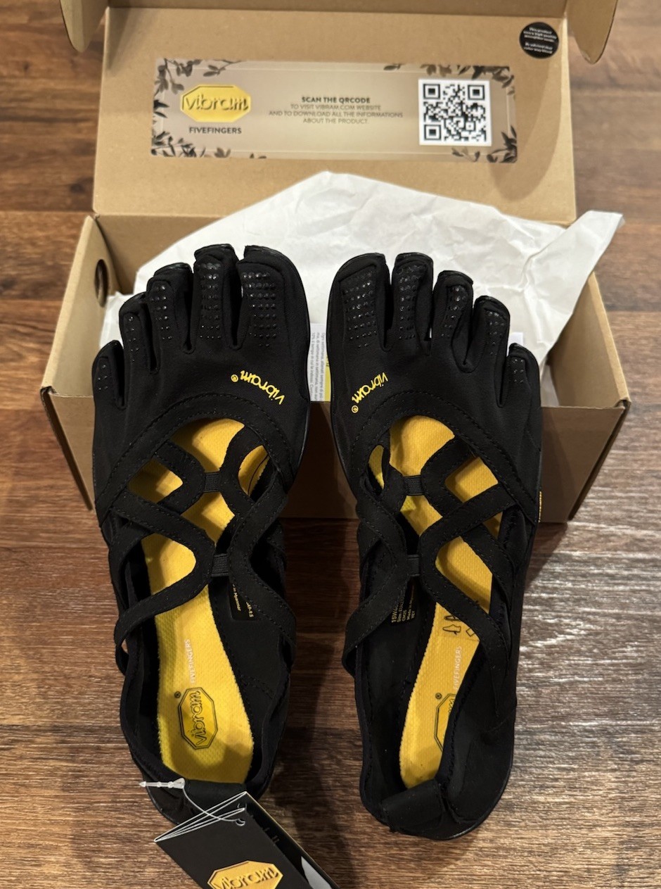 BRAND NEW Vibram Fivefingers Alitza Loop Shoes Womens Size EU 42 US Black 9-9.5