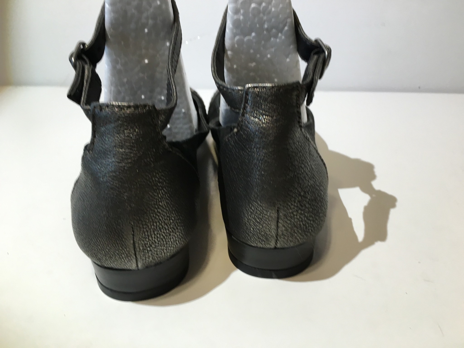 Lucky Brand Women’s Fintleyy T-Strap Ballet Flat «Mismatched» Left 8,Right 7