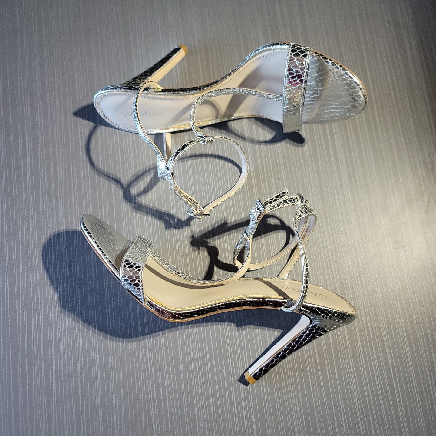 Calvin Klein Womens Silver Sling Back Ankle Strap 4.25 Heels Reptile Sz 9M EUC
