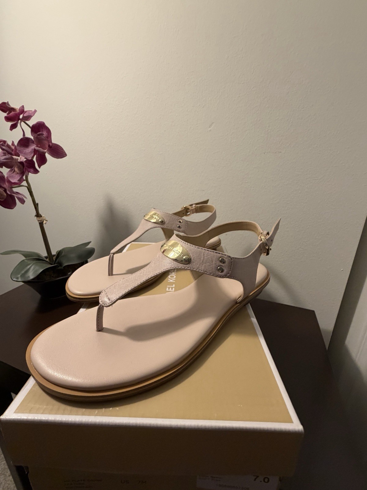 Michael Kors MK Plate Thong Leather Slide Sandal, Soft Pink Size 7M