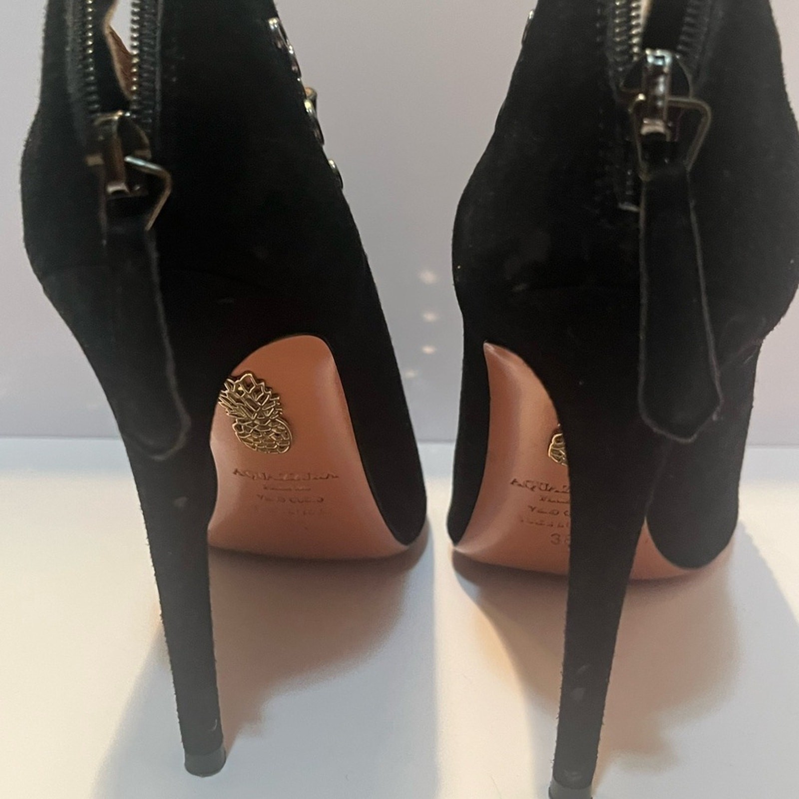 Aquazzura Disco Studded peep toe black suede shoe size 38 pre-owned. #10213