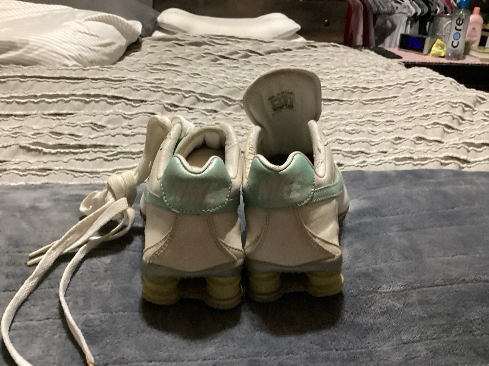 Women’s Nike White/Blue Logo Low Top Lace-Up Athletic Sneakers. Size 6 youth.
