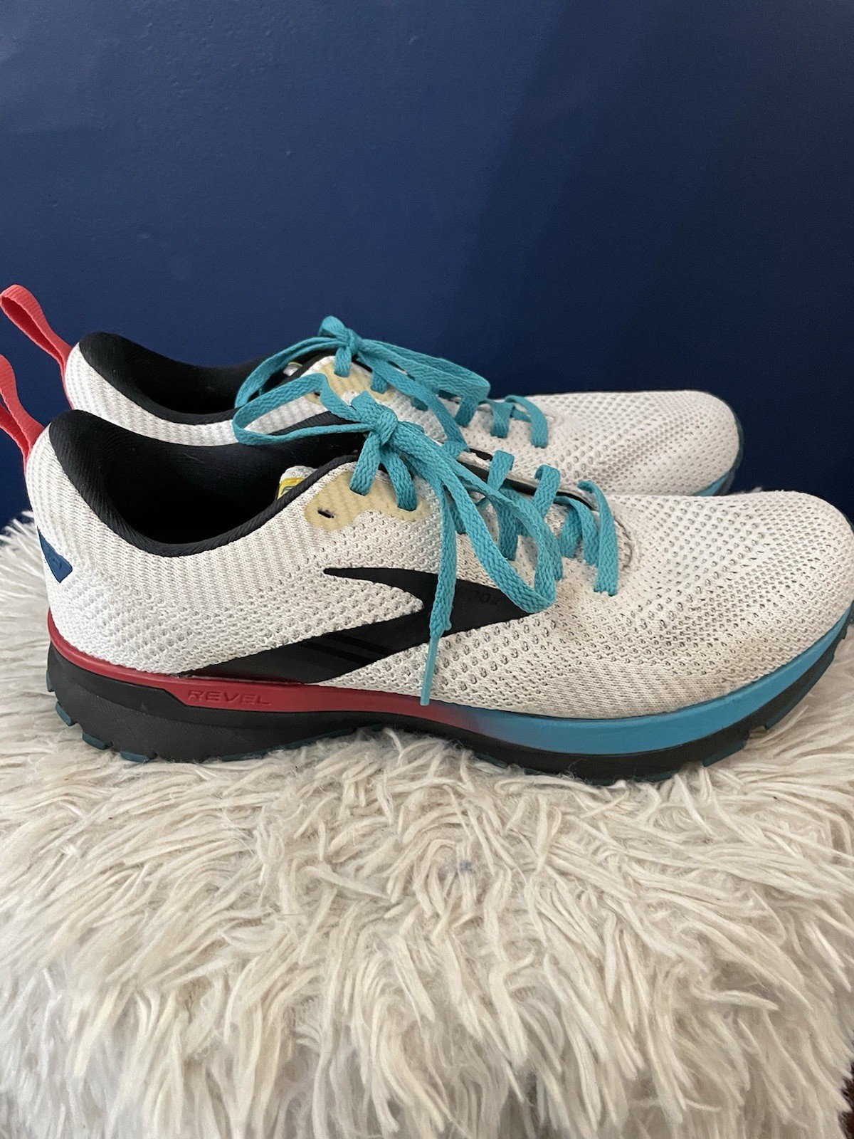 Brooks Revel 5 Women’s Size 8.5 Running Shoes White Blue Athletic Sneakers
