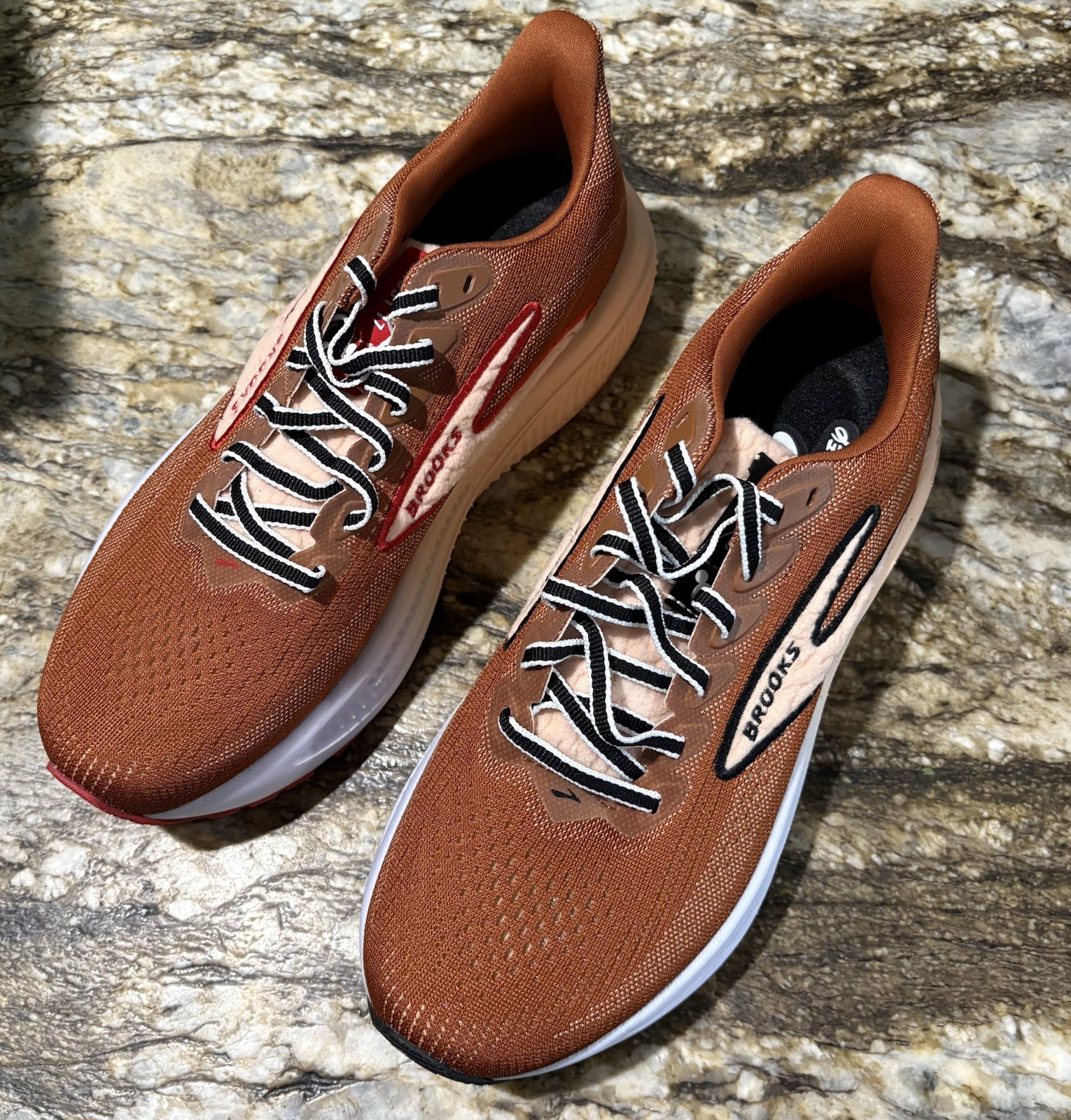 runDisney x Brooks Ghost 17 Chip n’ Dale – Size 8W – SHIPS ASAP – NEW IN BOX