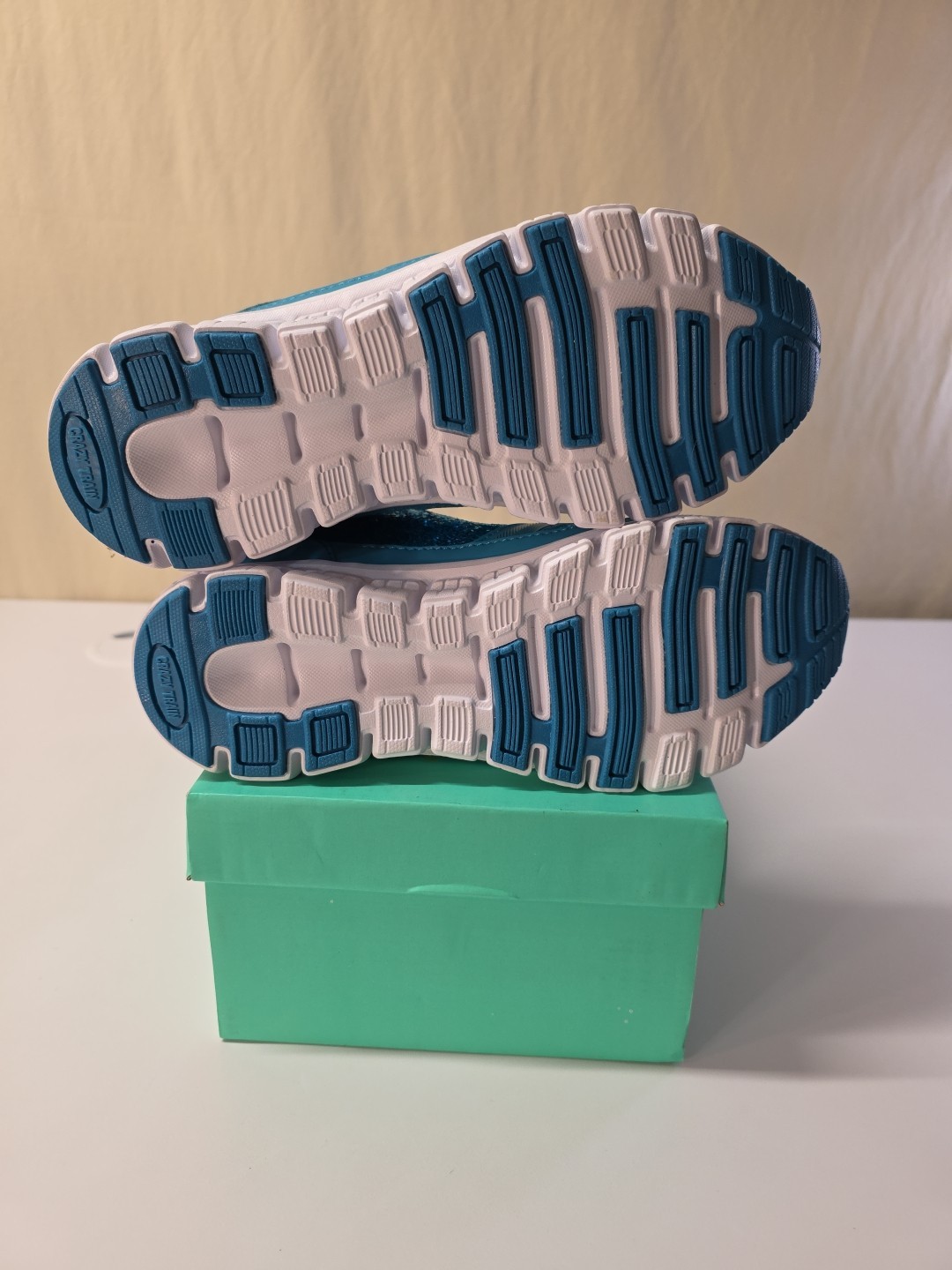Crazy Train Boutique Sneakers Aqua Glitter Shoes Glam01 Women’s Size 7 NIB