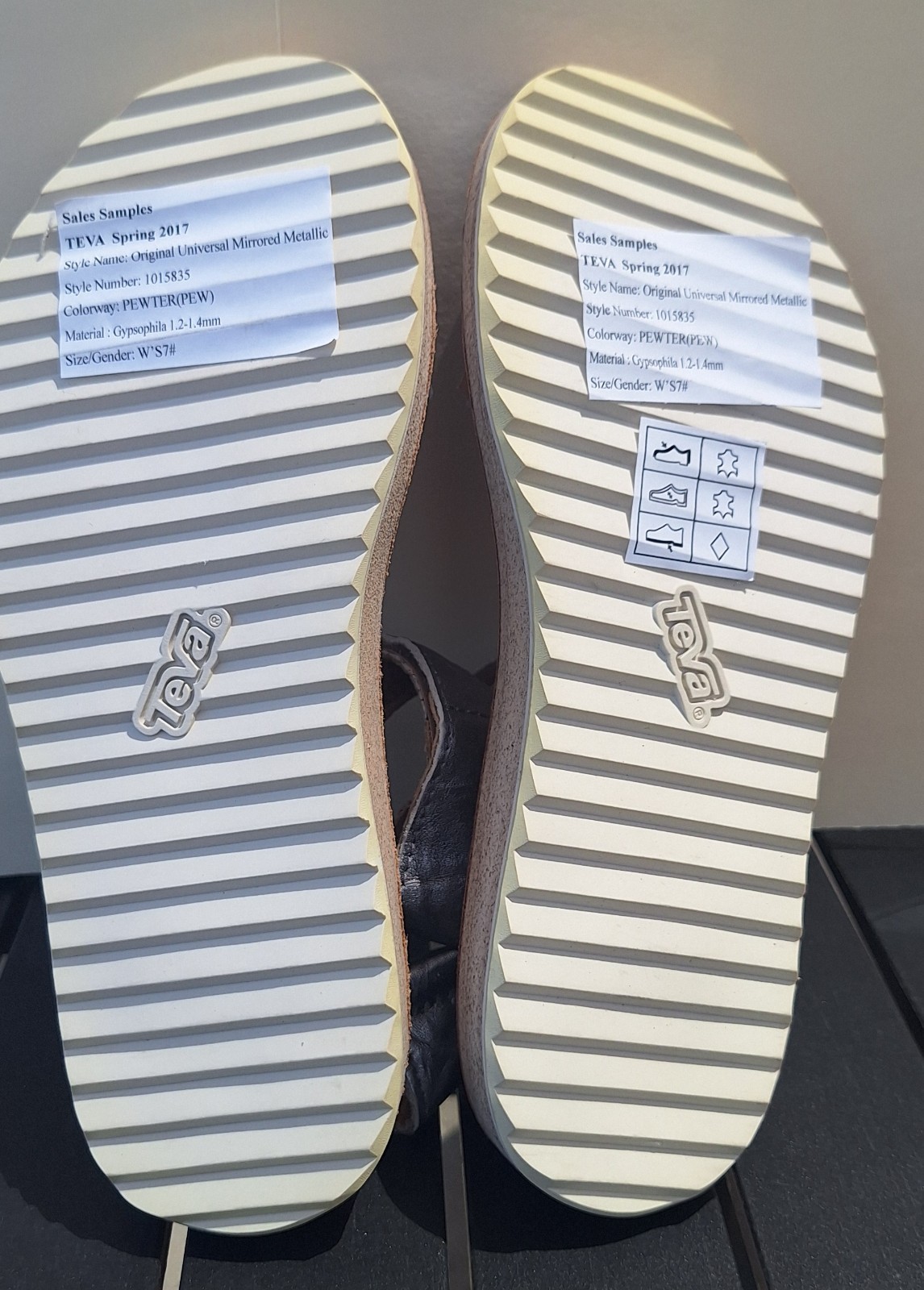 Teva Midform Universal Mirrored Metallic Pewter Size 7 Women 1015835