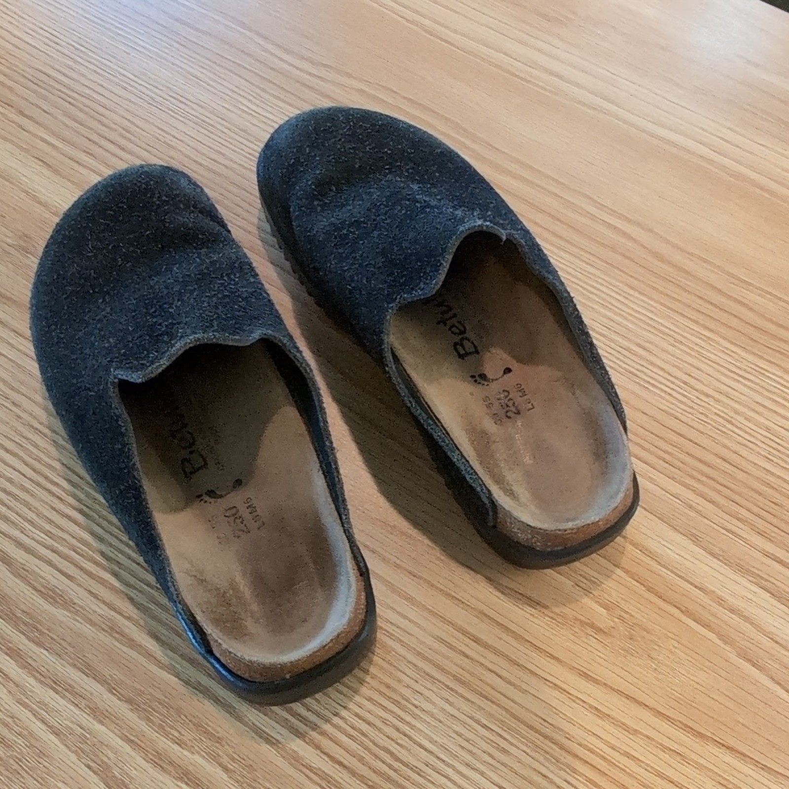 Bertula Suede Black Slip-On Clog Slippers Round Toe US 8 / 39 M Unisex
