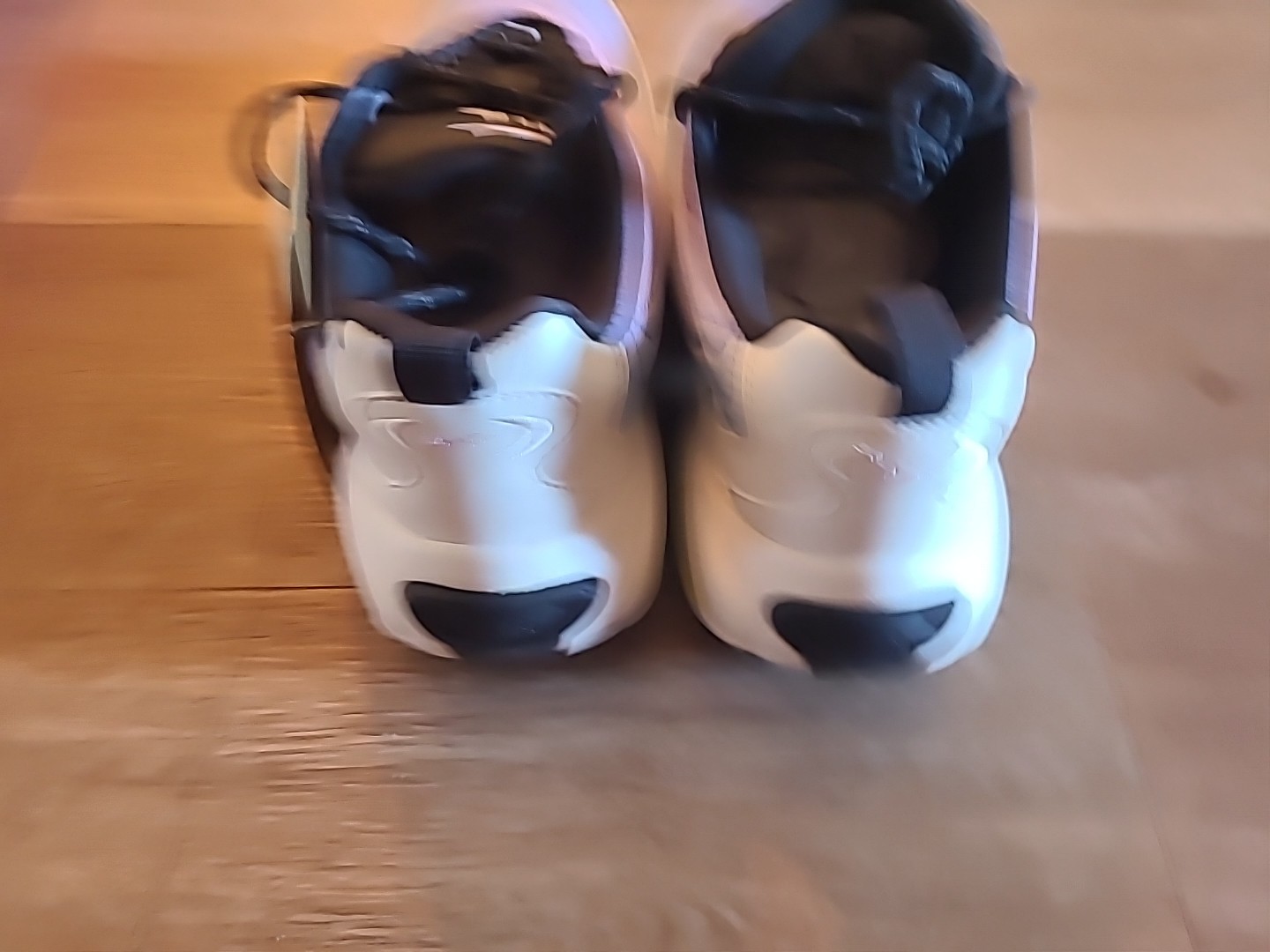 W Nike Air Max Portal sneakers in white and pink Size 7.5 US Women
