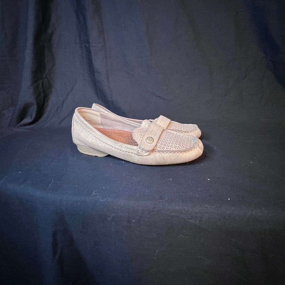 Baretraps Women’s Oakes Moccasins Metallic Gold Suede loafer shoe Size 7.5