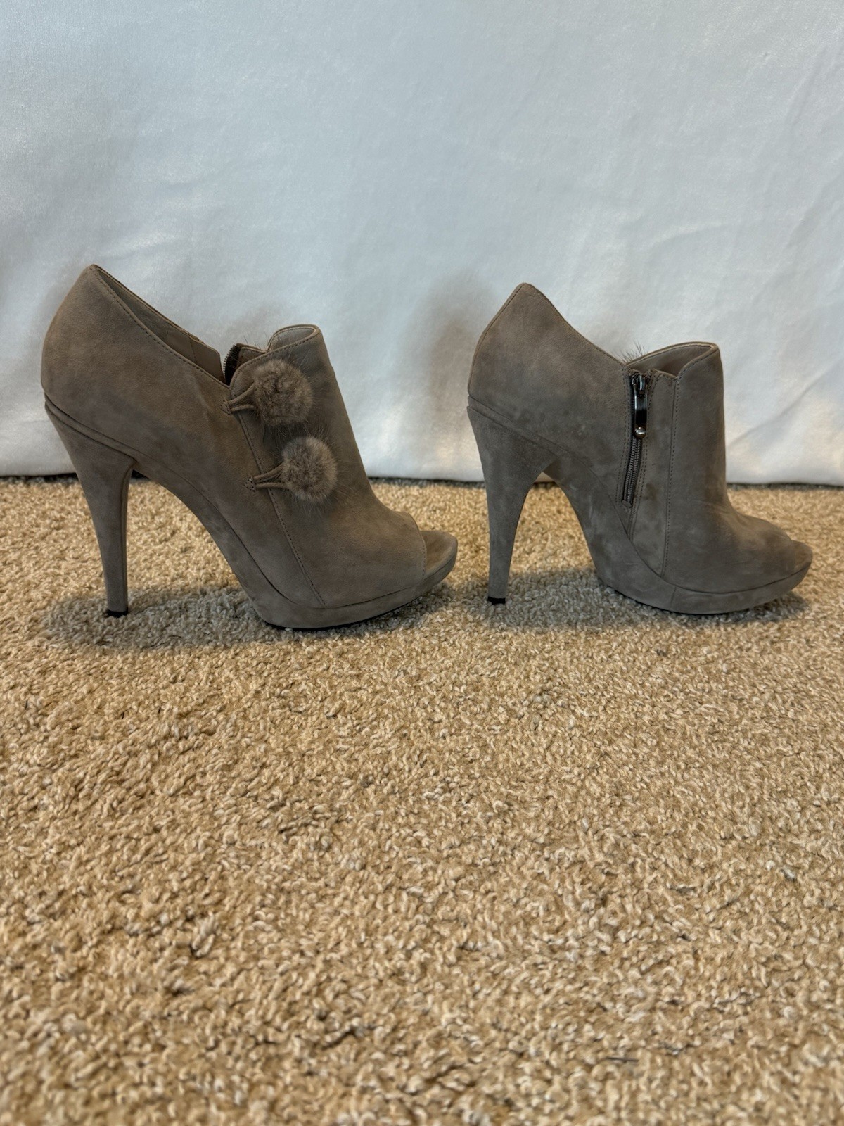 Via Spiga Women’s Gray Suede Open Toe Bootie Heel Zip Pom-Poms US 9