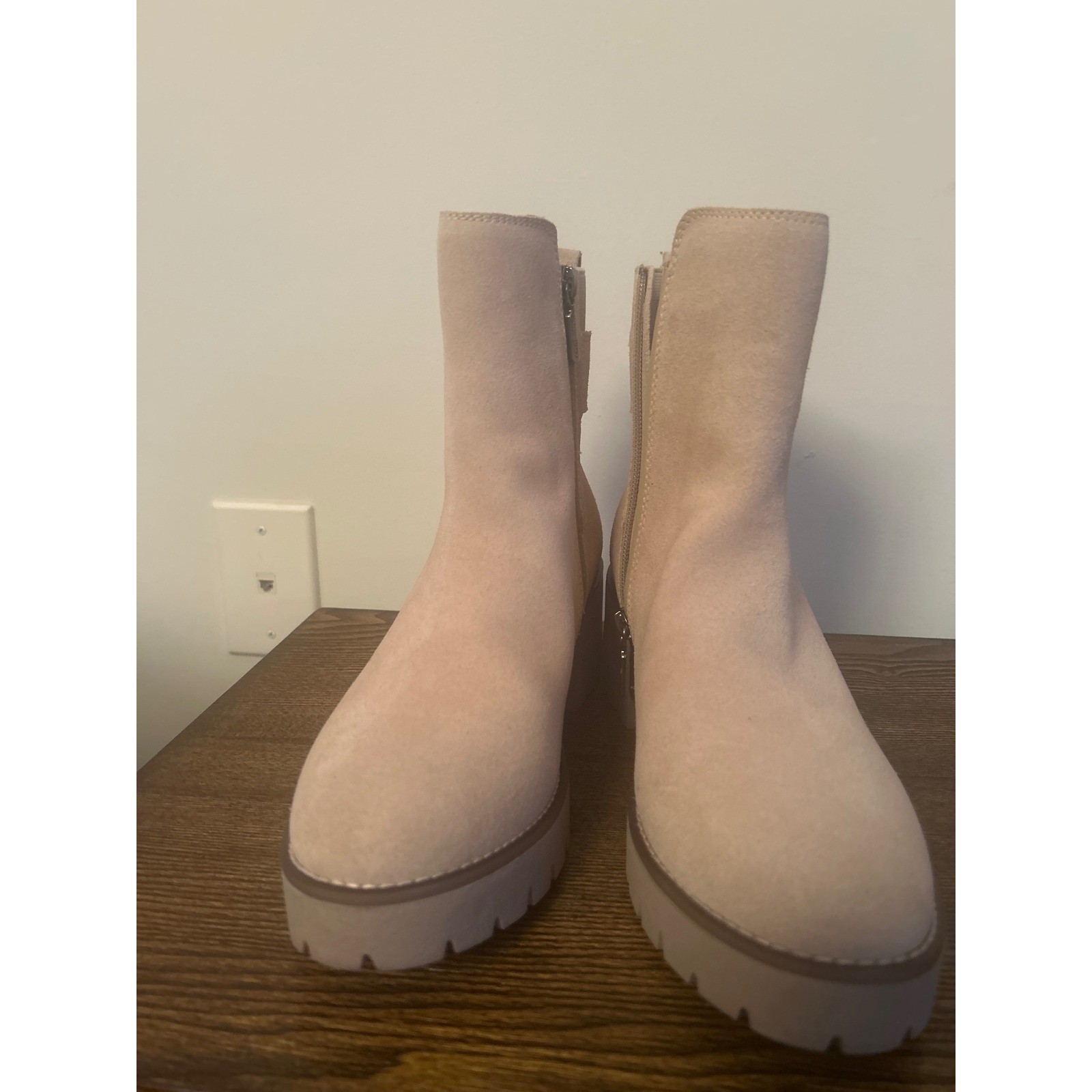 Blondo Dahlia Waterproof Suede Ankle Boots Beige Lug Sole DAHL01SD 8.5M