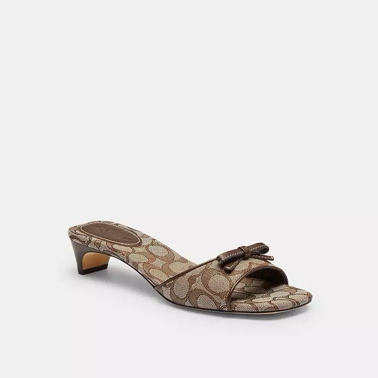 NEW COACH Women’s Bow Kitten Heel Sandal In Signature Jacquard Oak/Maple CEE09