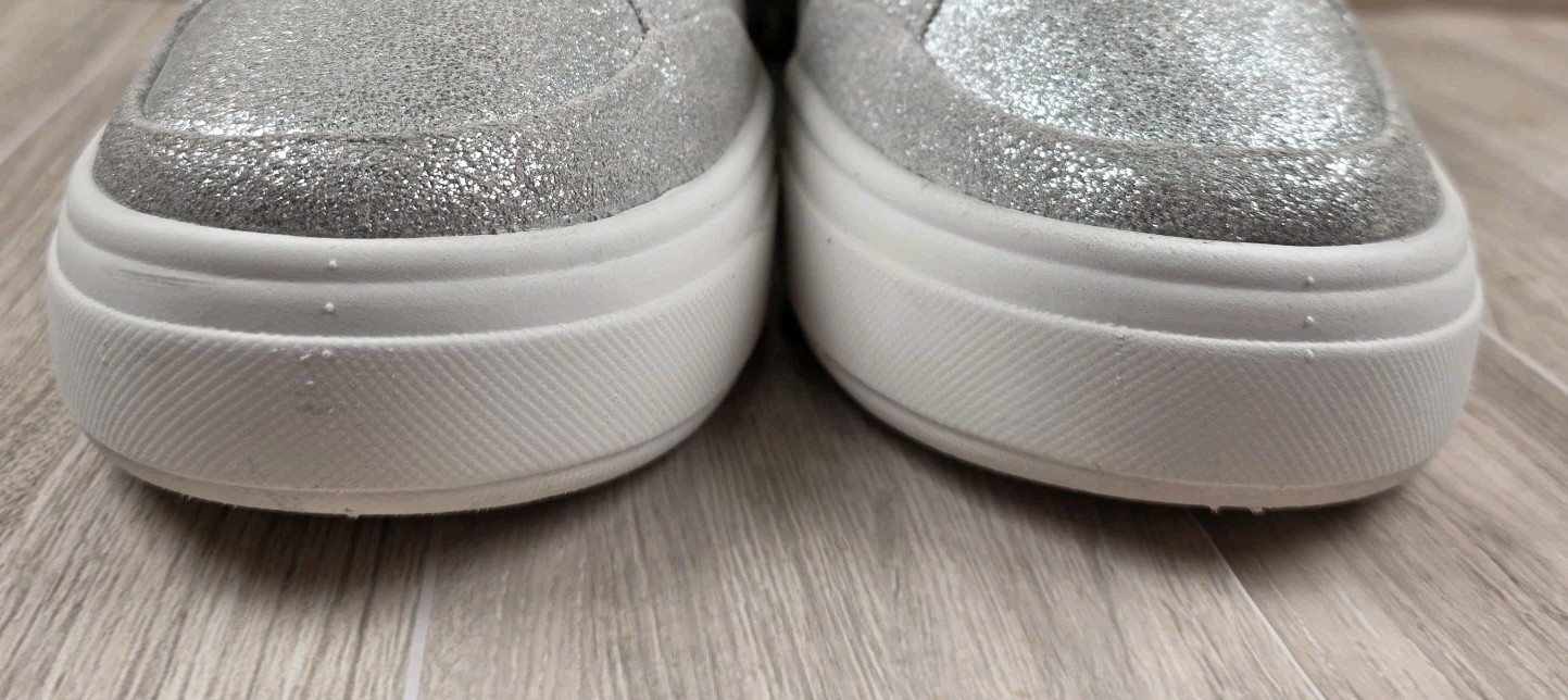 Clarks Artisan Womens 10M Hollyhock Zip Silver Metallic Active Sneakers Shoes
