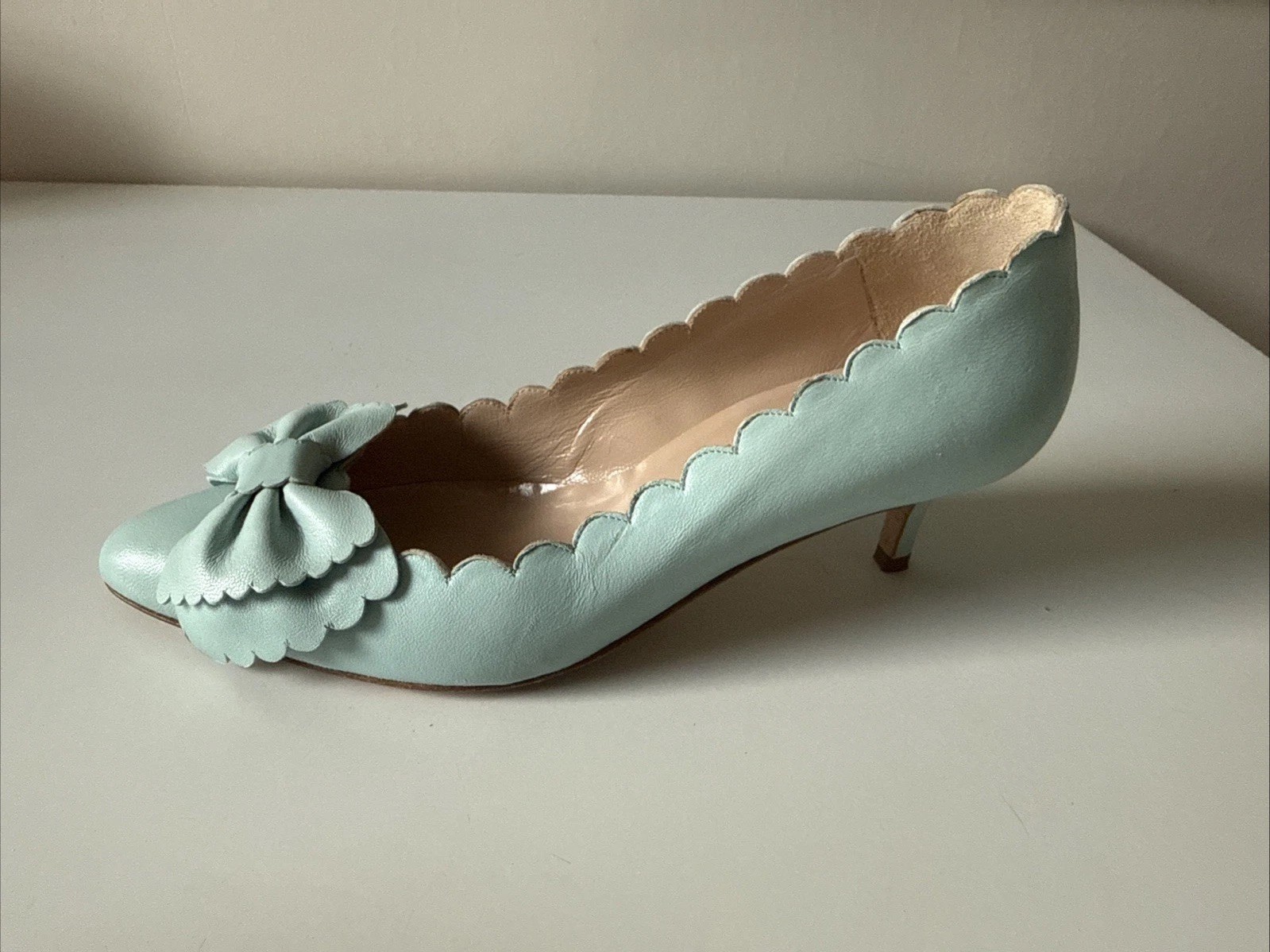 Oscar De La Renta Light Blue Scalloped Leather Heels Women’s Size 7