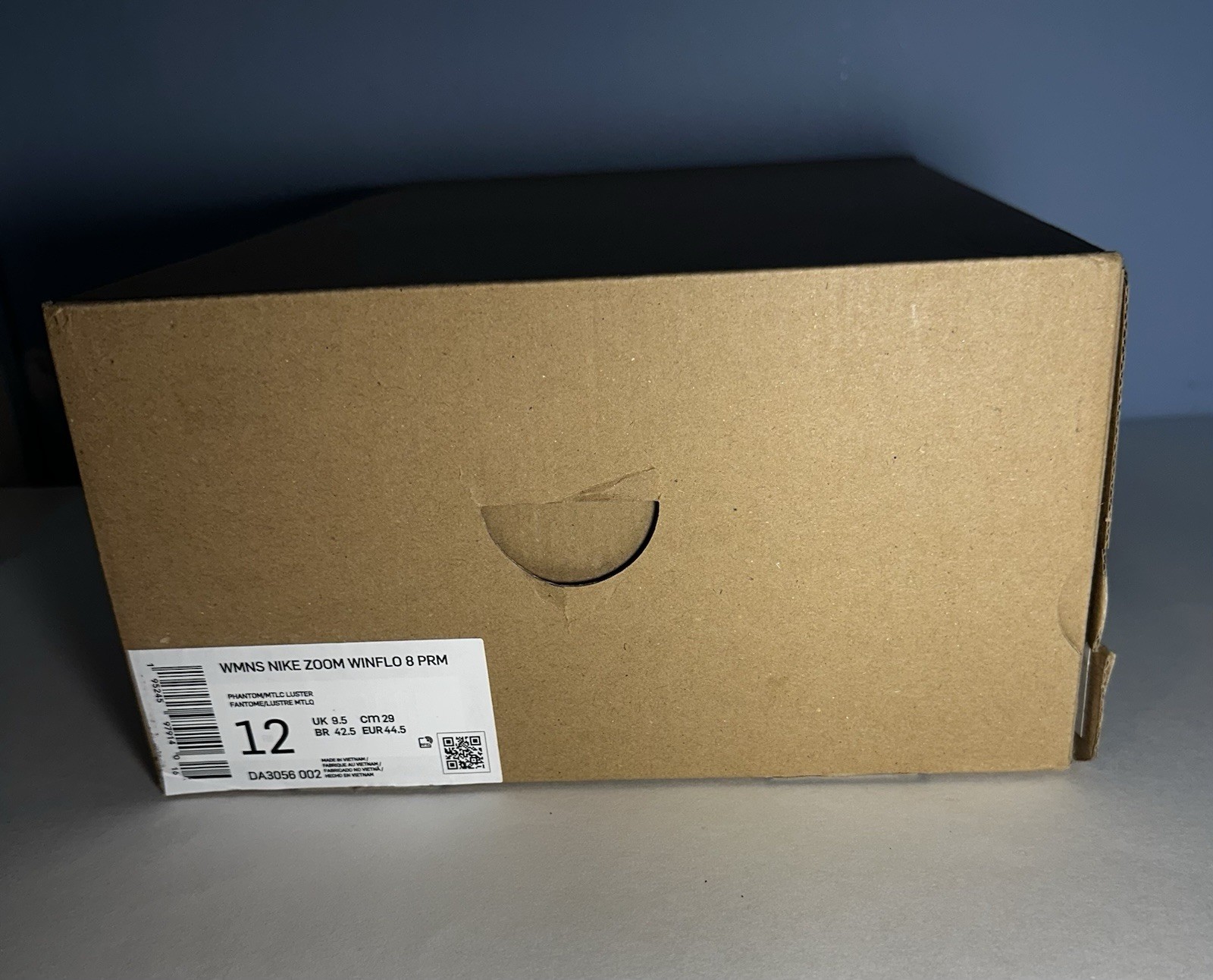 Nike Winflo 8 Premium Sneakers Womens Size 12 White & Silver Fabric DA3056-002
