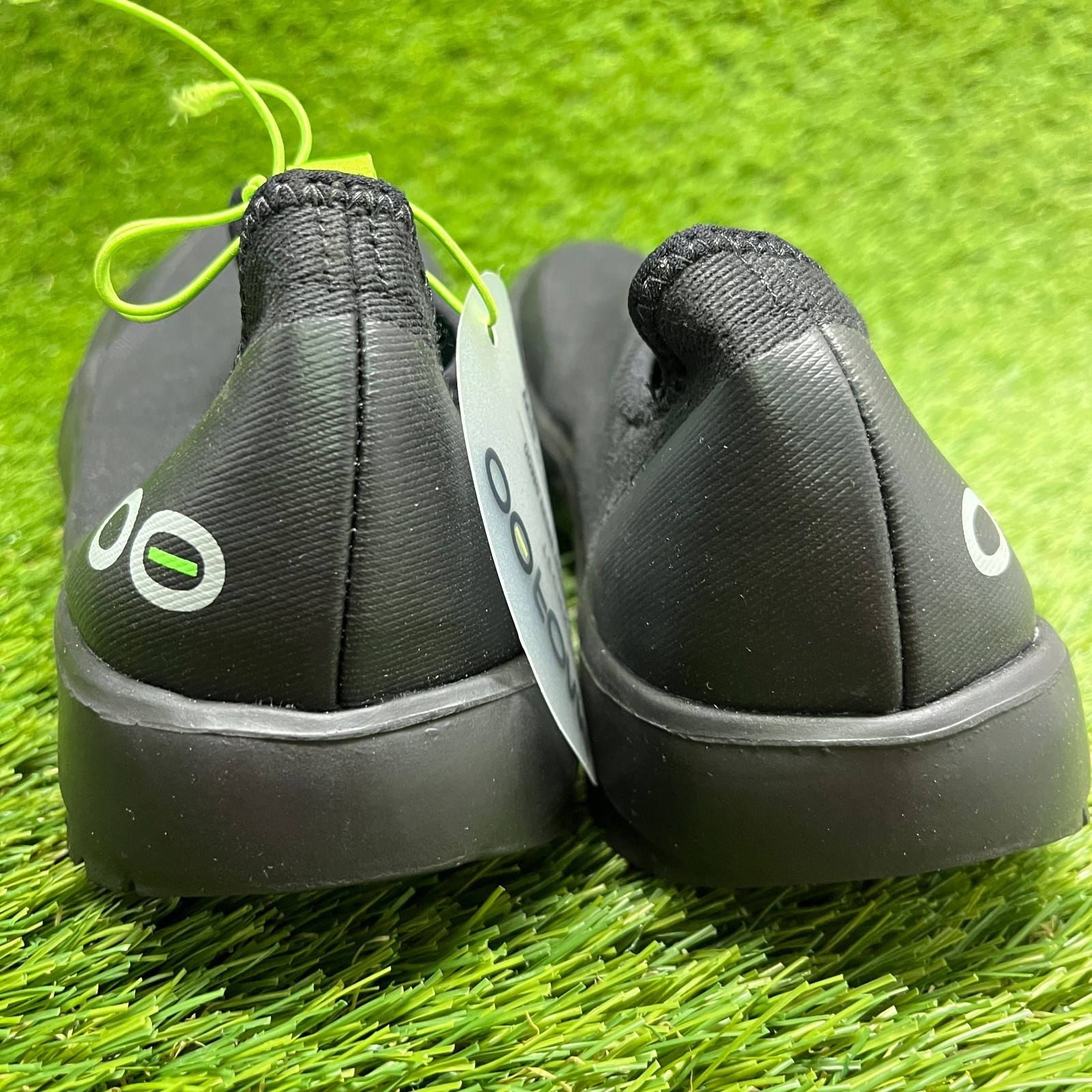 OOFOS OOmg eeZee Low Womens Size 8 Black Casual Walking Slip On Recovery Shoes