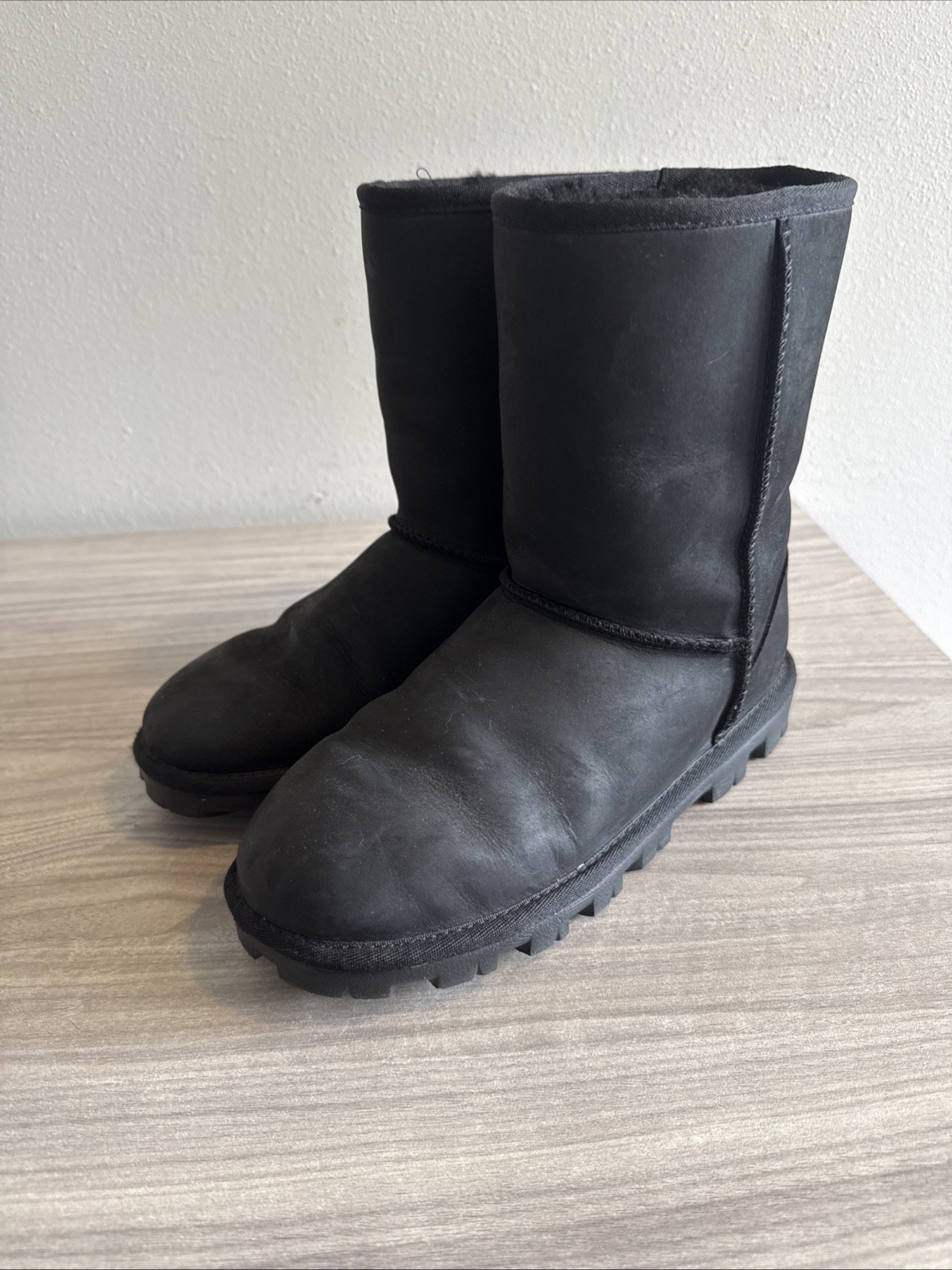 UGG Essential Short UGGpure Black Boot Womens S/N 1111513 Sz 9