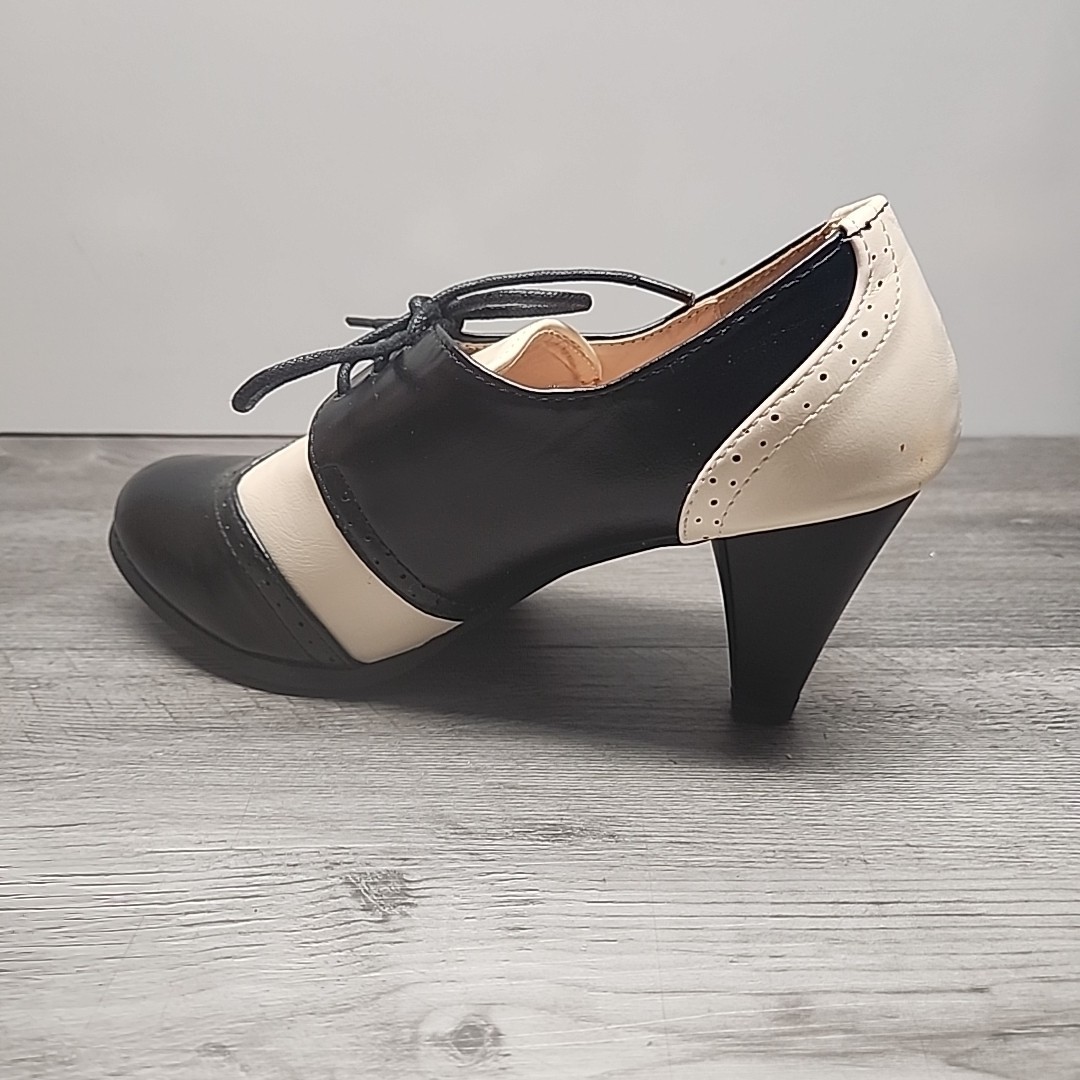 Chase + Chloe Saddleshoes Heels Vintage Looking