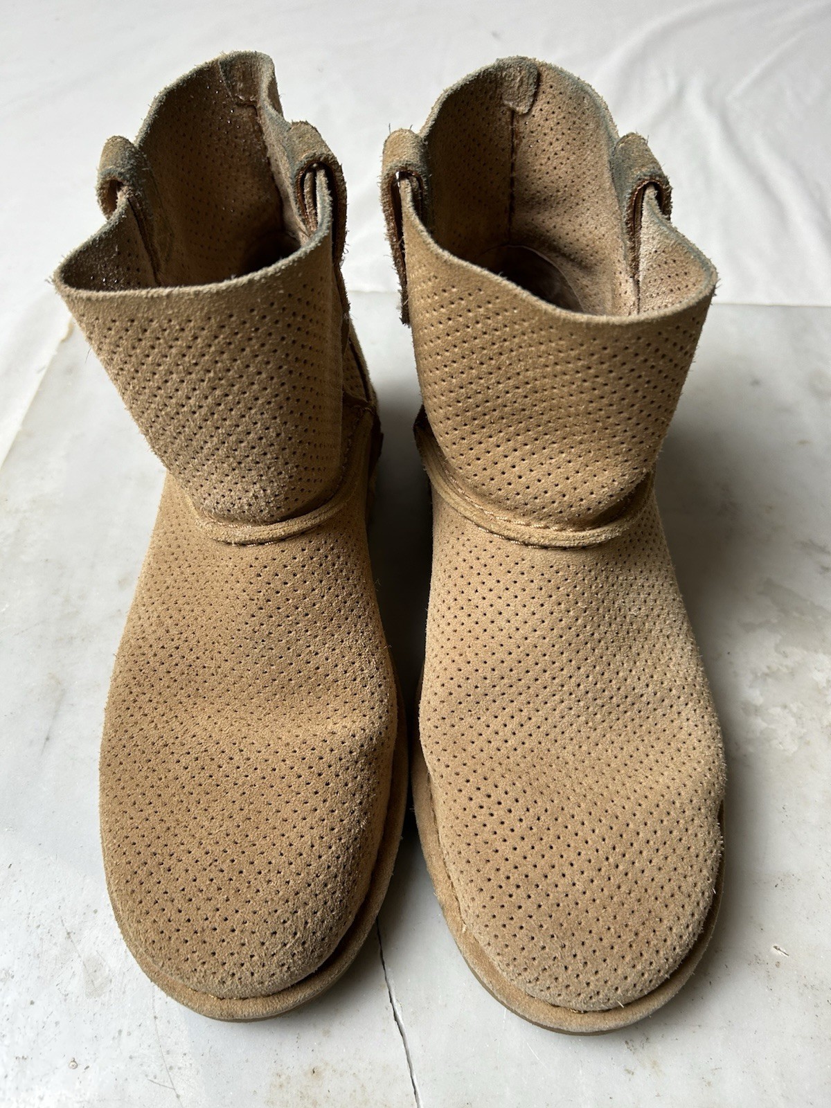 Ugg Classic Unlined Mini Perf 1016852 Tan Size 8 Women’s Boots