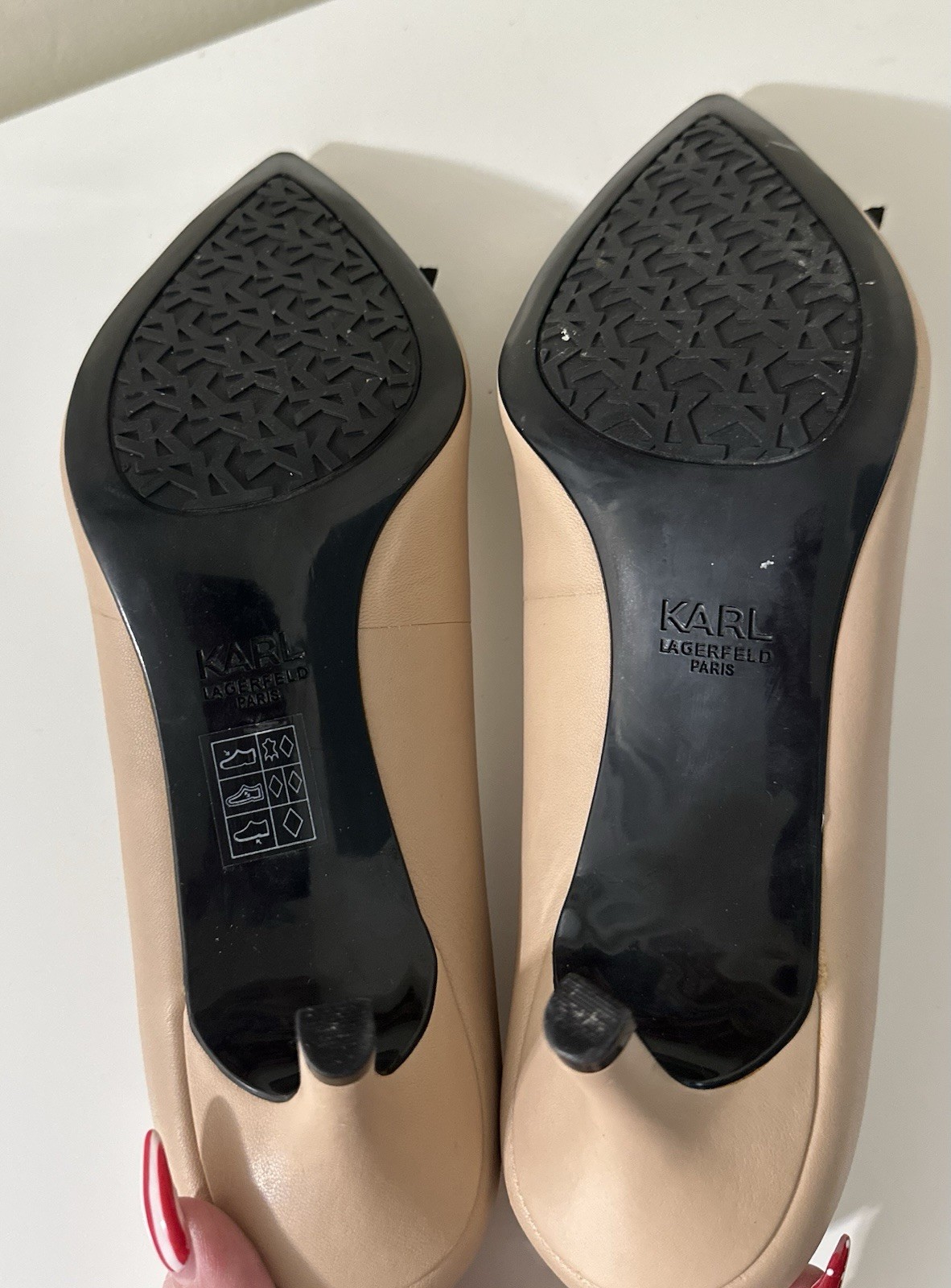 KARL LAGERFELD PARIS Beige/Black Patent Leather Pointed Toe Bow Pumps 9M