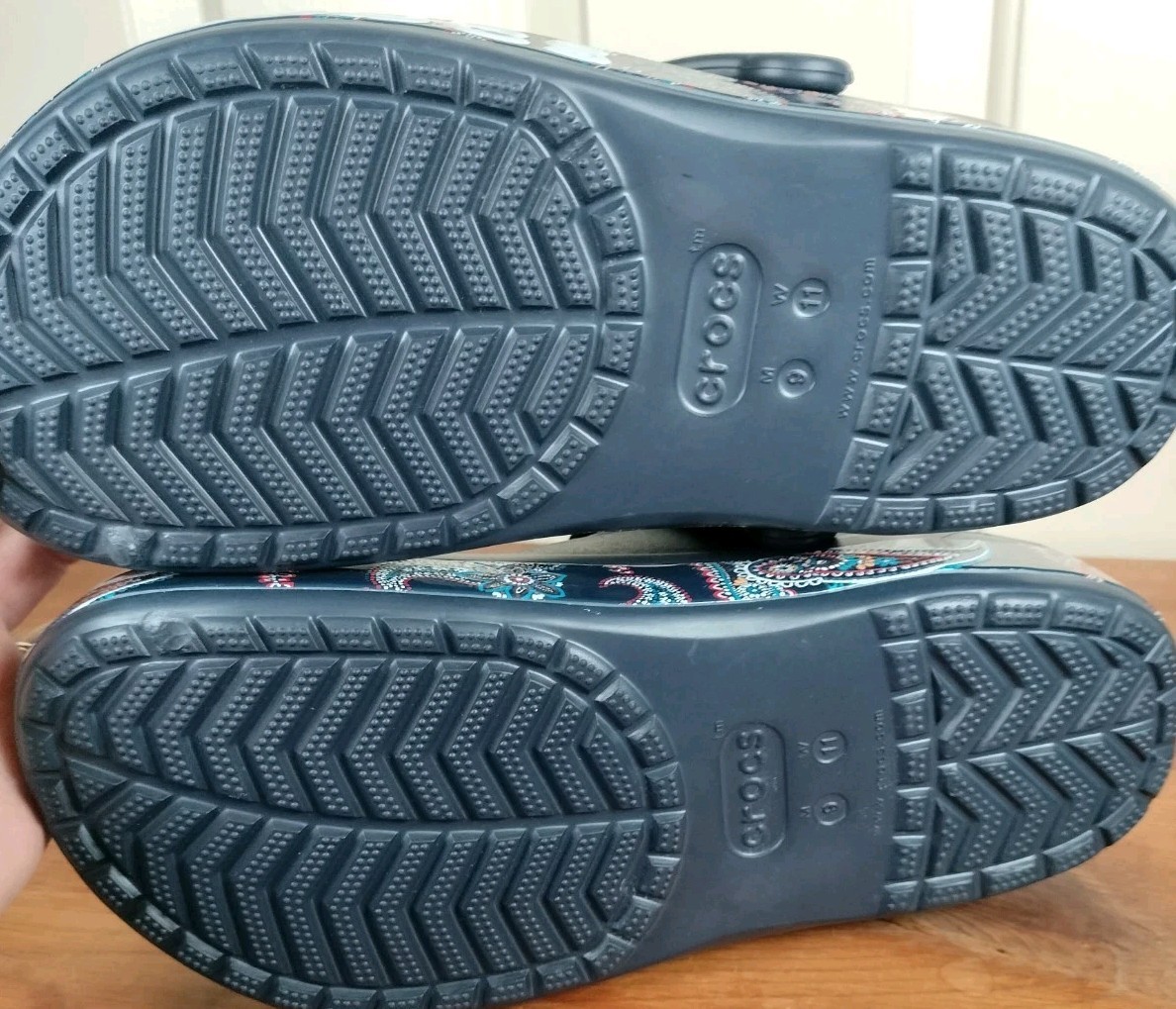 Crocs Baya Paisley Band Clogs Navy Blue Mens 9 Womens 11 Slip On Comfort Charms