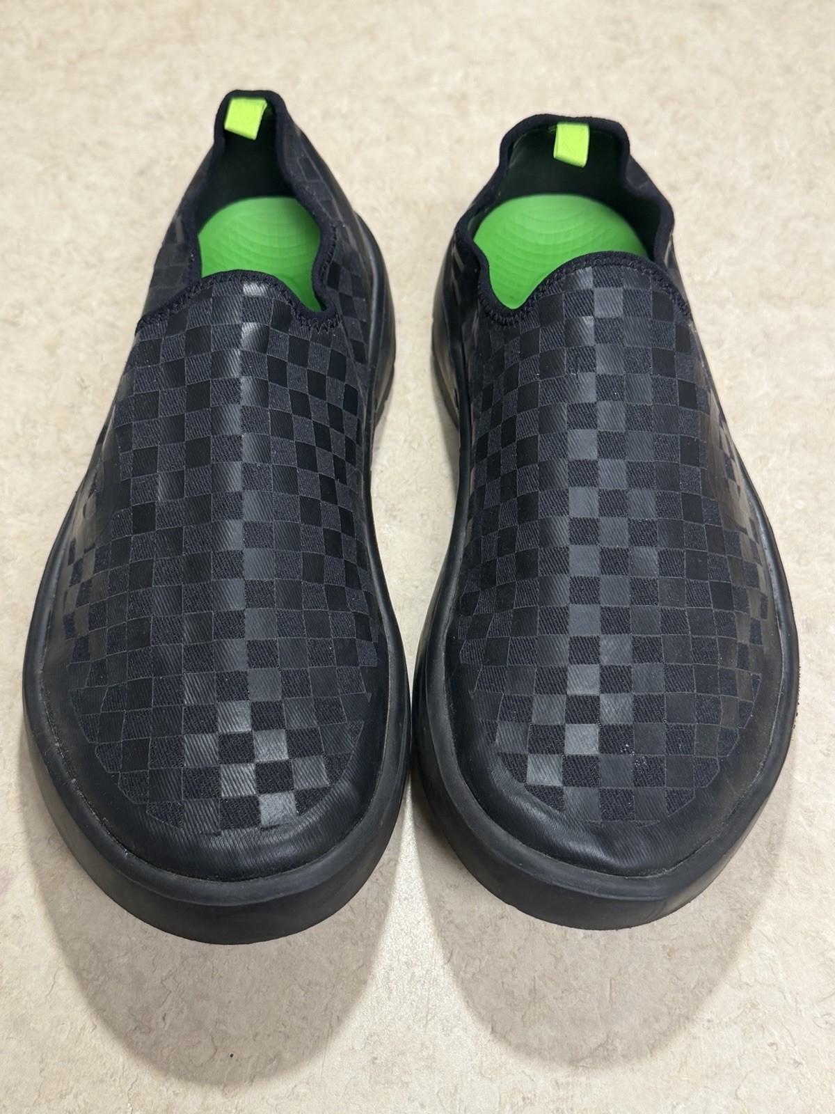 Oofos Oomg Eezee Low Checkered Shoes Mens Sz M 11 Black EUC OOMG11152021