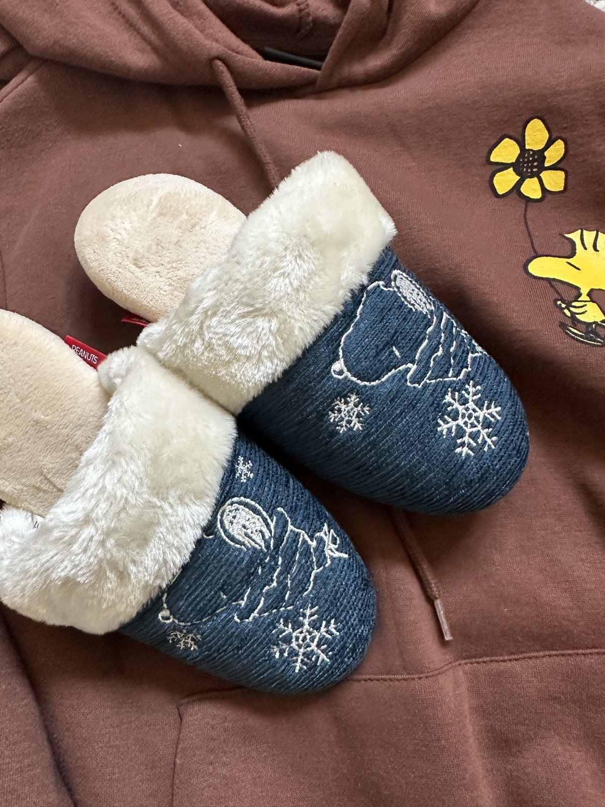 PEANUTS Snoopy Memory Furry Foam Holiday Slipper Sizes M/L Japan