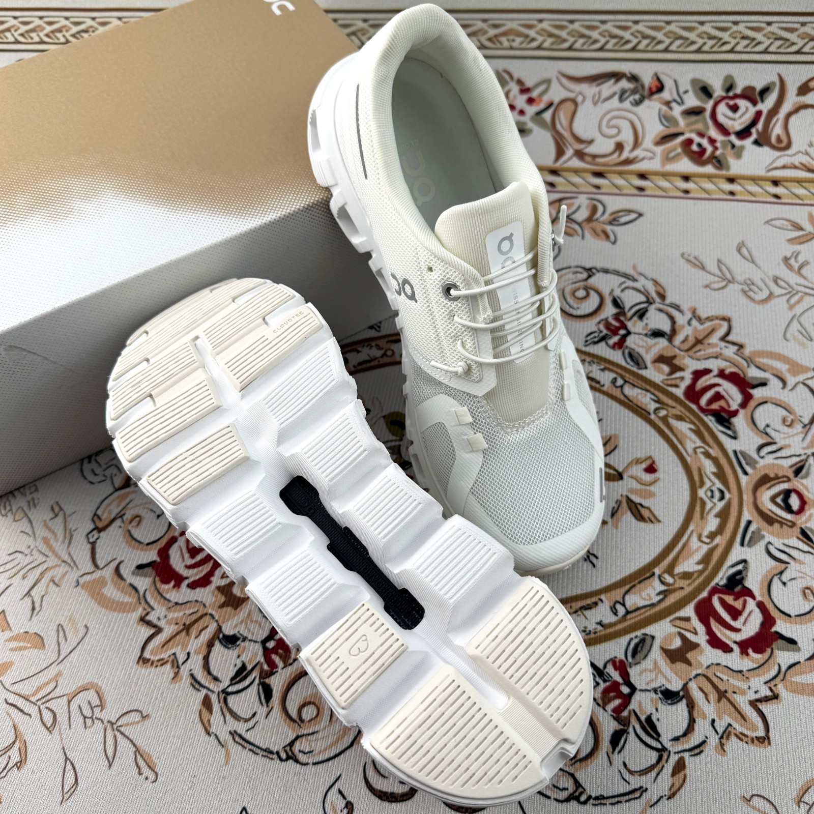NEW On Cloud 6 White|White woman’s Sneakers/3WF10061200 US 6-9.5