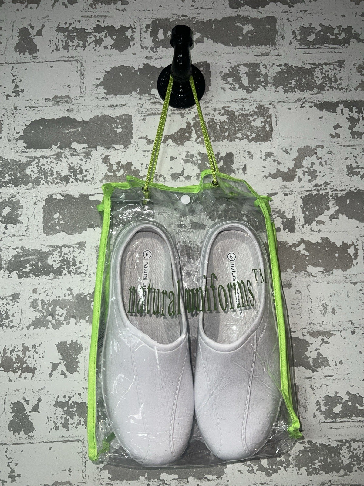 NEW! Natural Uniforms Ultralite Women’s Strapless Clogs Closed Heel Size 9 White