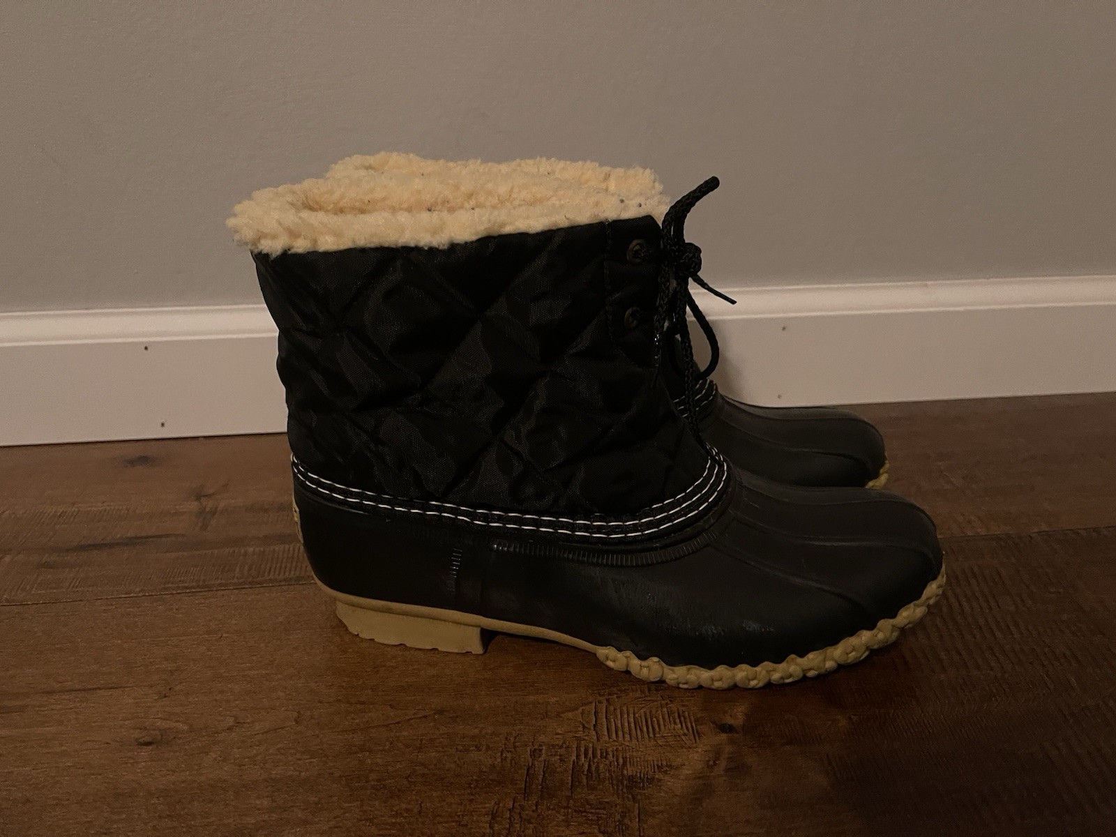 Vintage L.L. Bean Boots Made in Maine USA Black Shearling Lined Duck- Women’s 8M