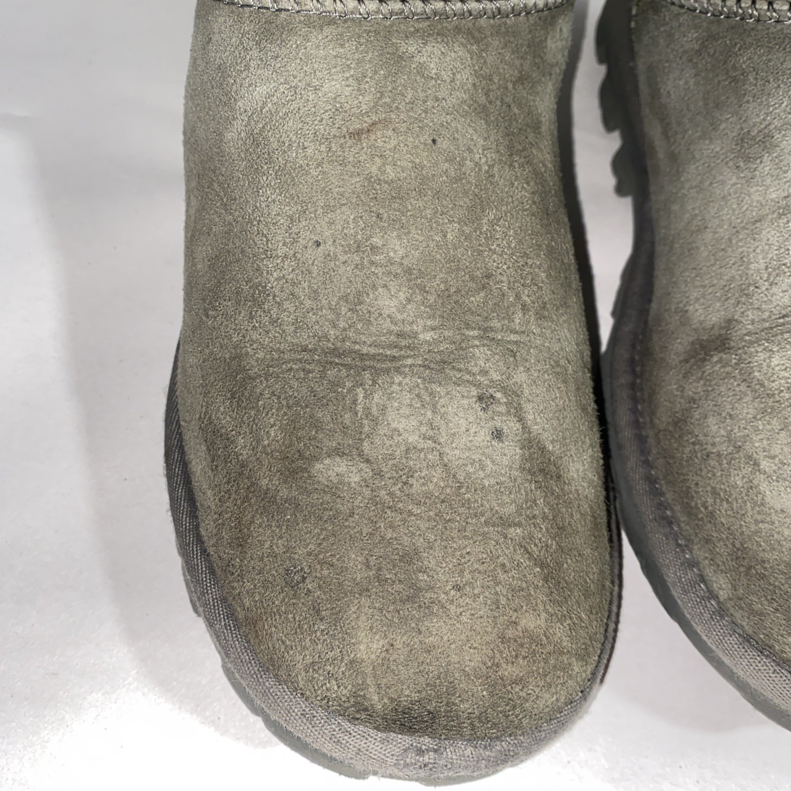 UGG Essential Short 5835 Gray Women’s Size 9 Snow Boots Lined Suede