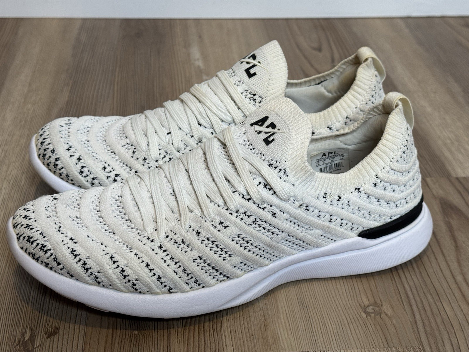 APL TechLoom Wave Knit Fabric Sneakers Womens 7. 5 White Black Speckle Low Lace