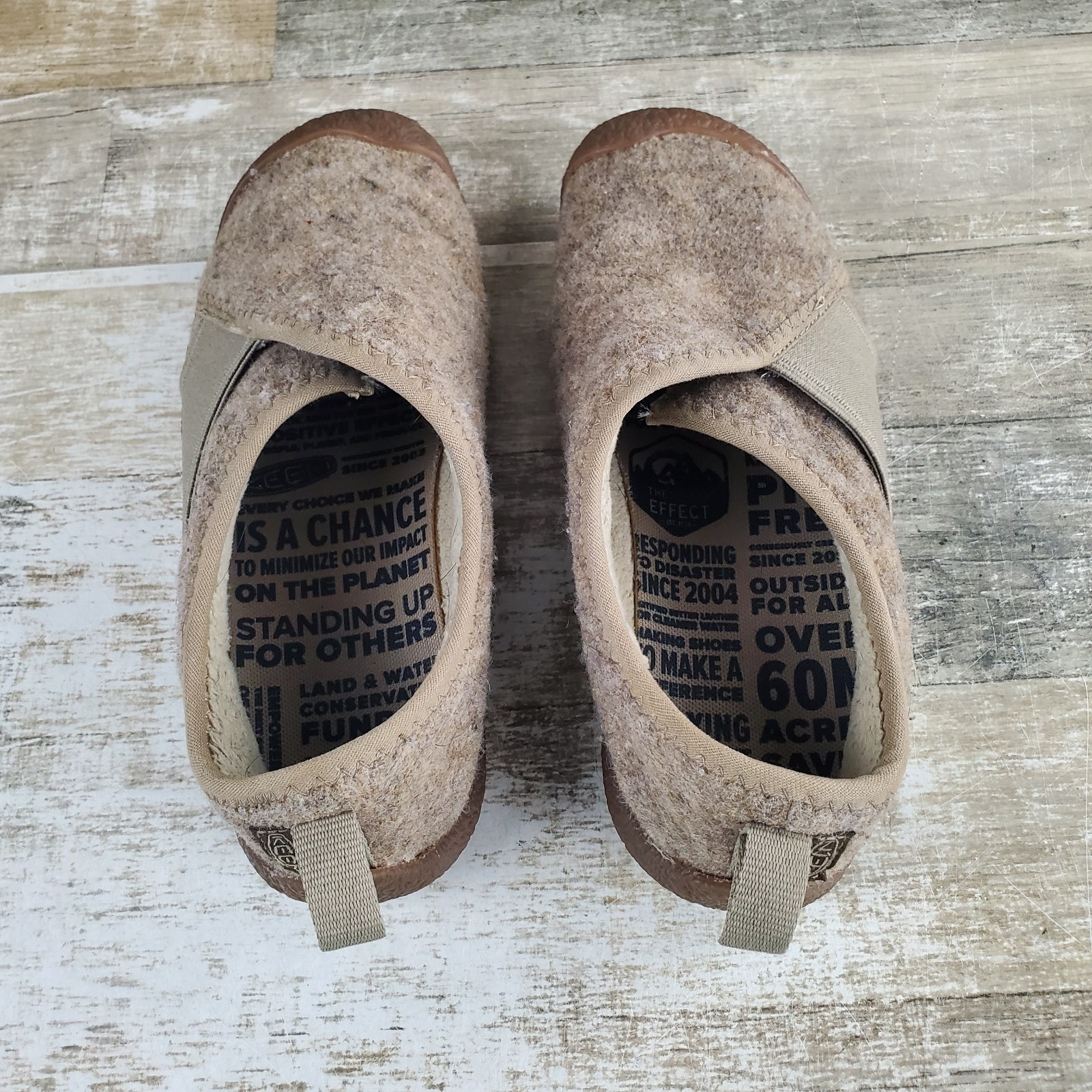 Keen Howser Wrap Womens Slippers Sz 7 Taupe Felt Fleece Lined Bump Toe Slip On