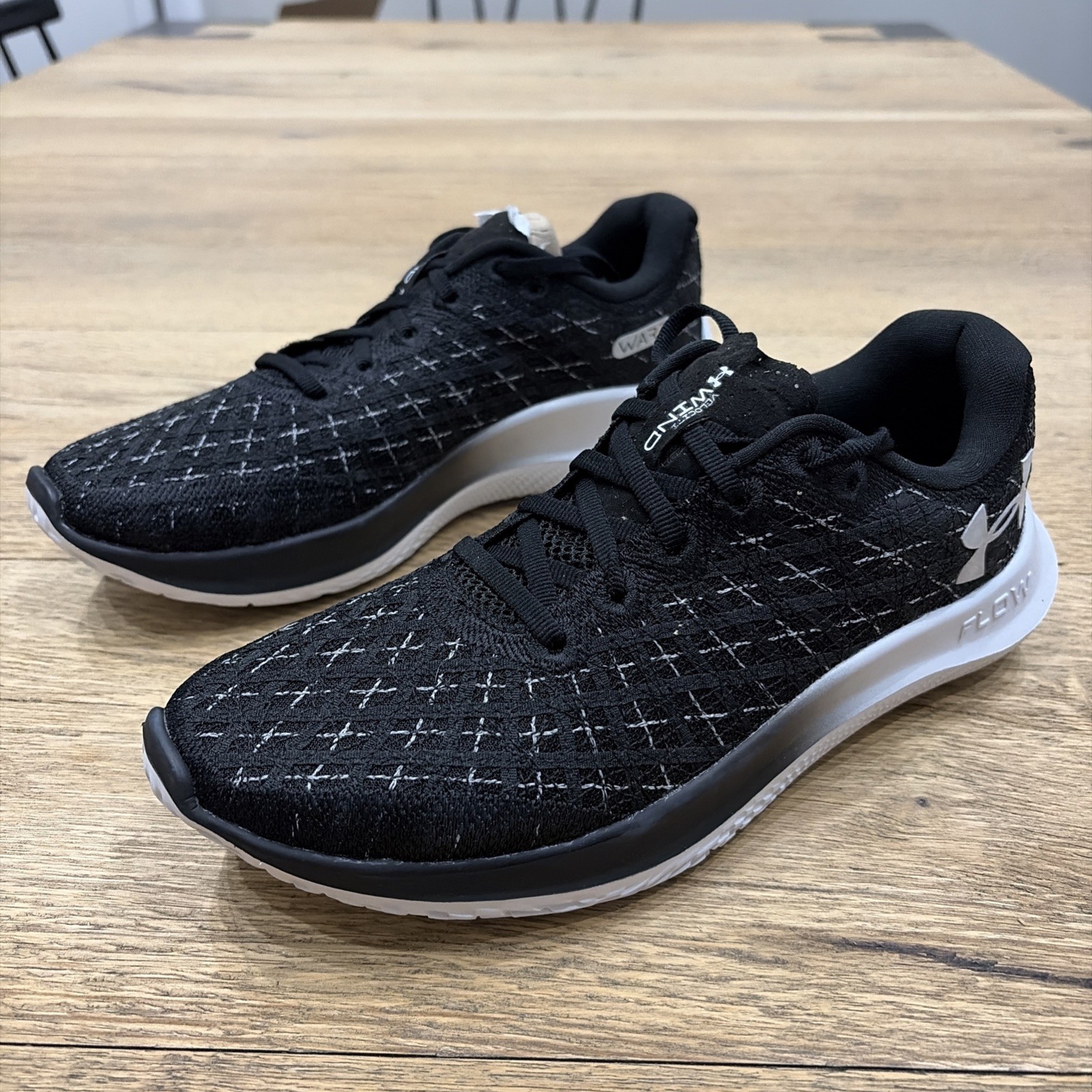 Size 9 Women Under Armour Flow Velociti Wind 2 3024911-003 Black Running Shoes