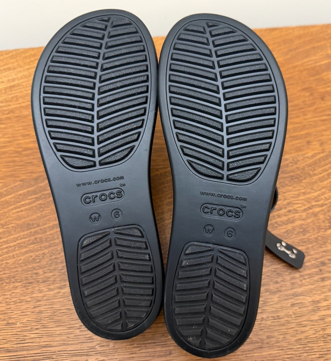 Crocs – Brooklyn Low Wedge Size 6