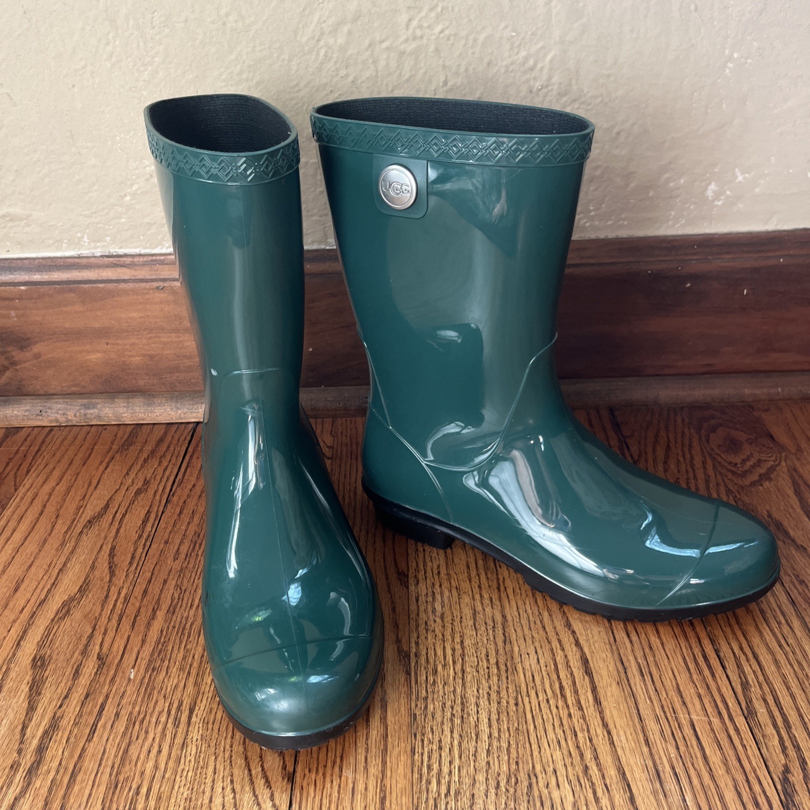 UGG Sienna Glossy Pine Green Rain Boots Size 8 Women’s Waterproof EUC