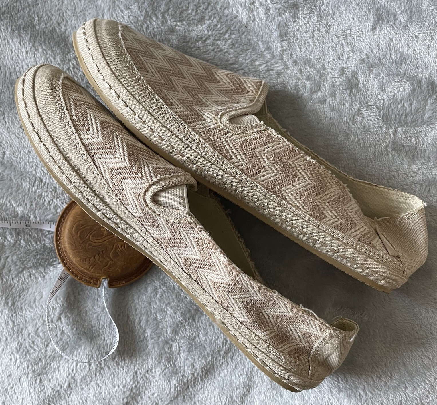 Rocket Dog Women’s Size 5 Chevron Canvas Slip On Sneakers Beige Casual Shoes
