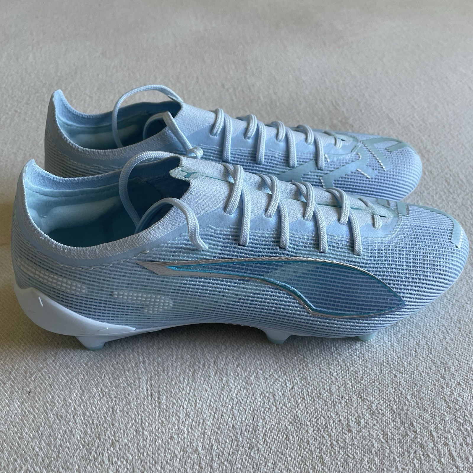 Puma Ultra 5 Ultimate Light Up FG Women Size 9 Soccer Cleat Icy Blue